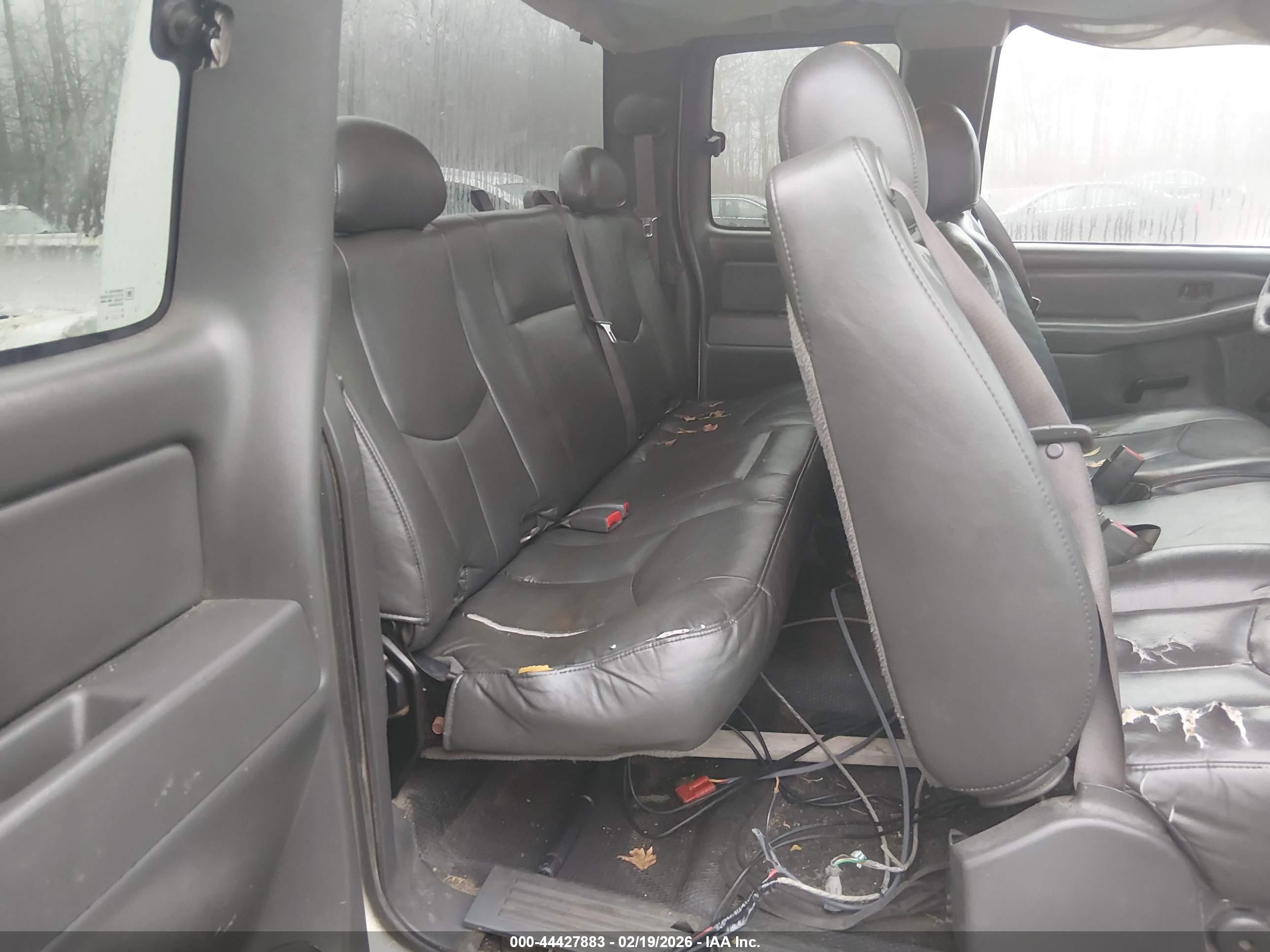 CHEVROLET SILVERADO image 8