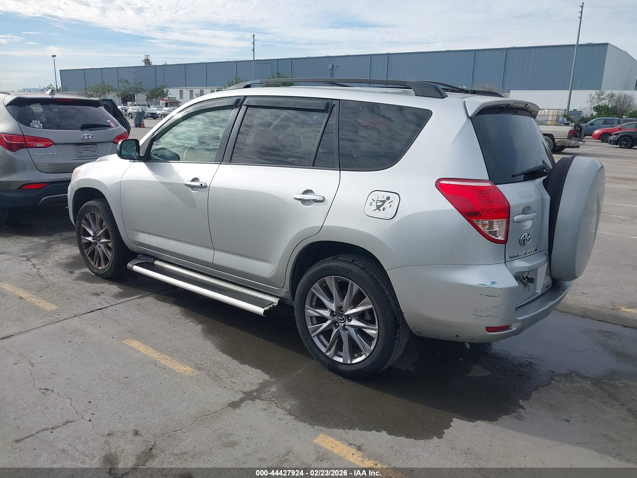 TOYOTA RAV4 image 3