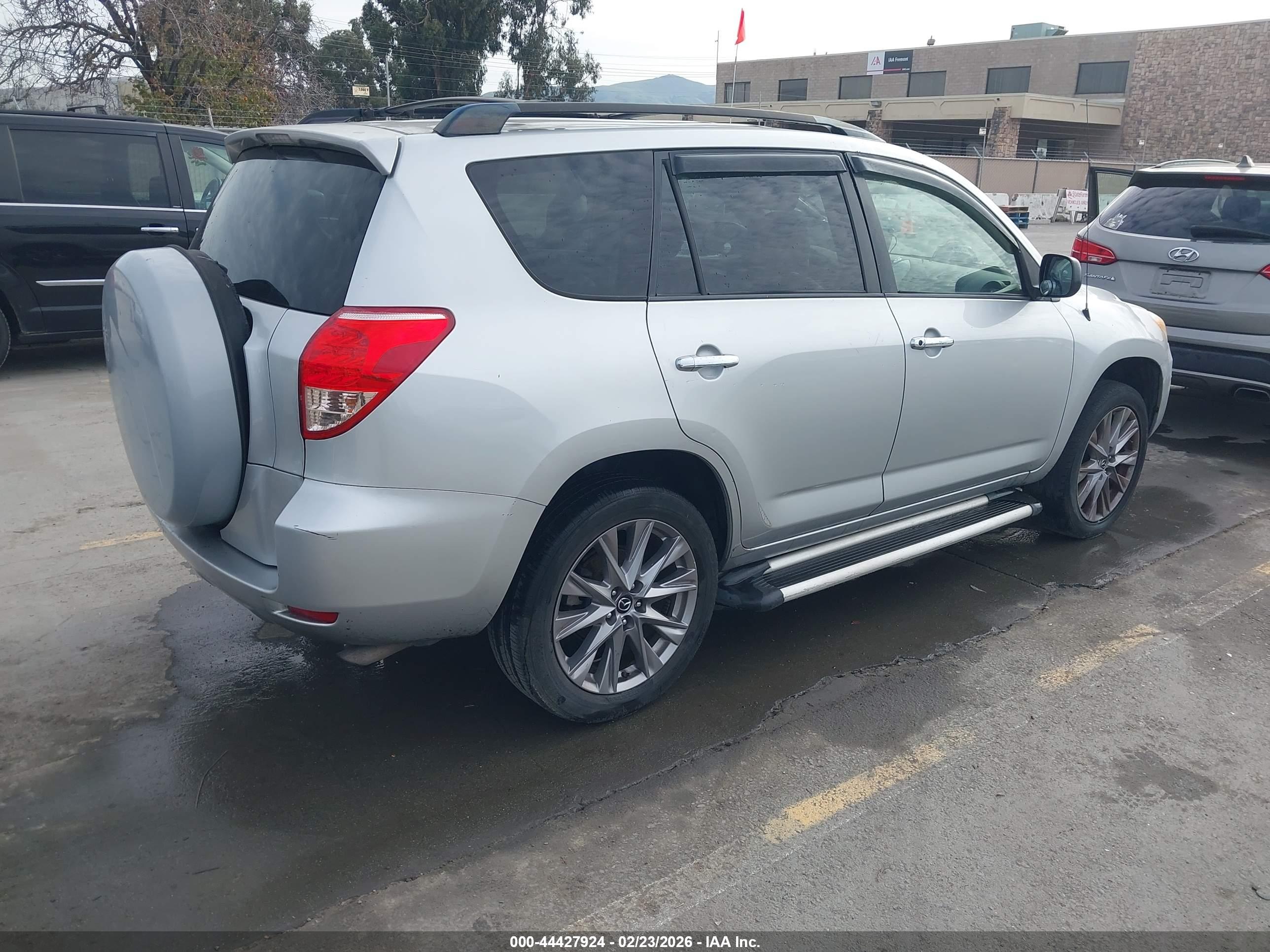 TOYOTA RAV4 image 4