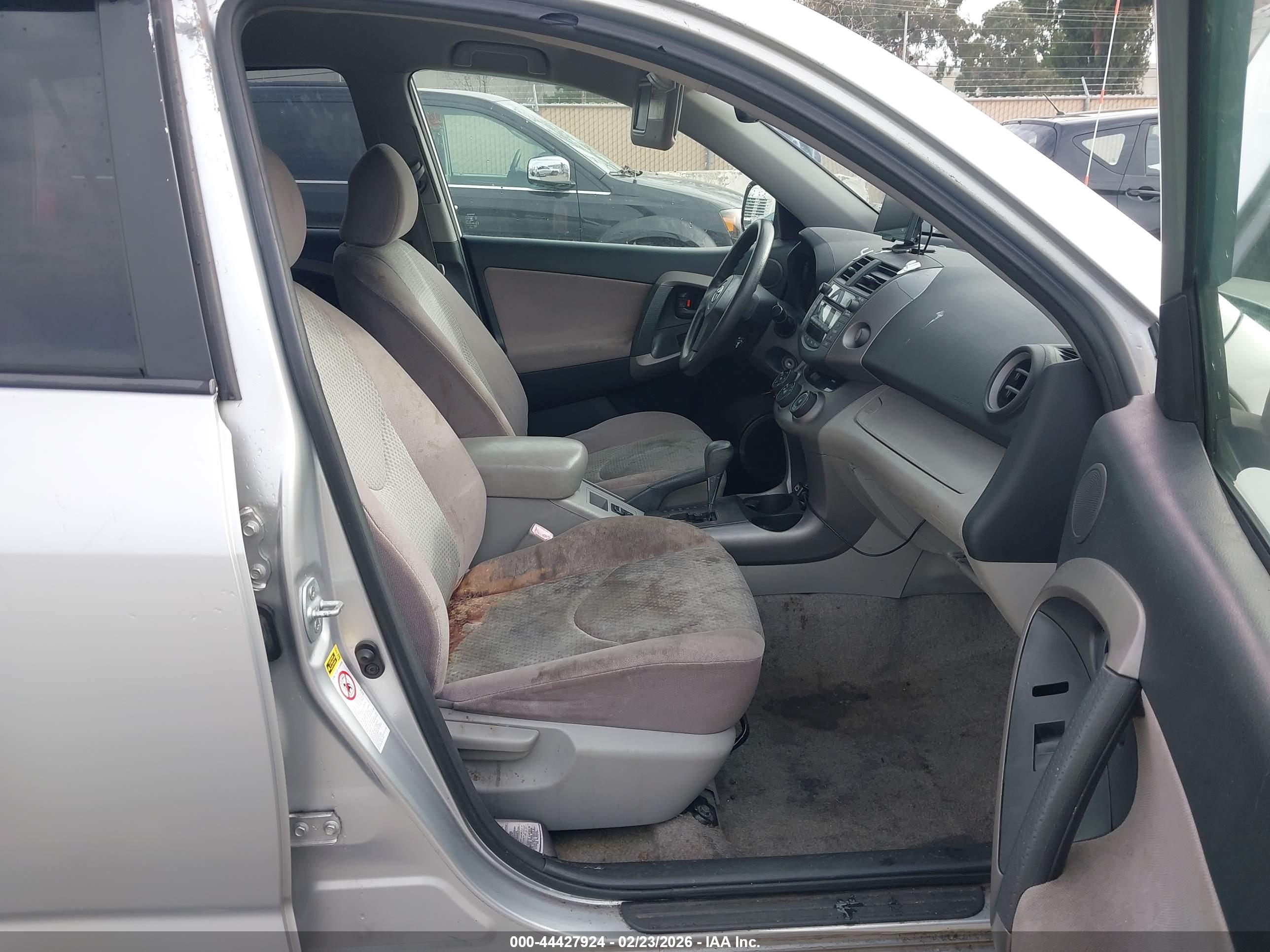 TOYOTA RAV4 image 5