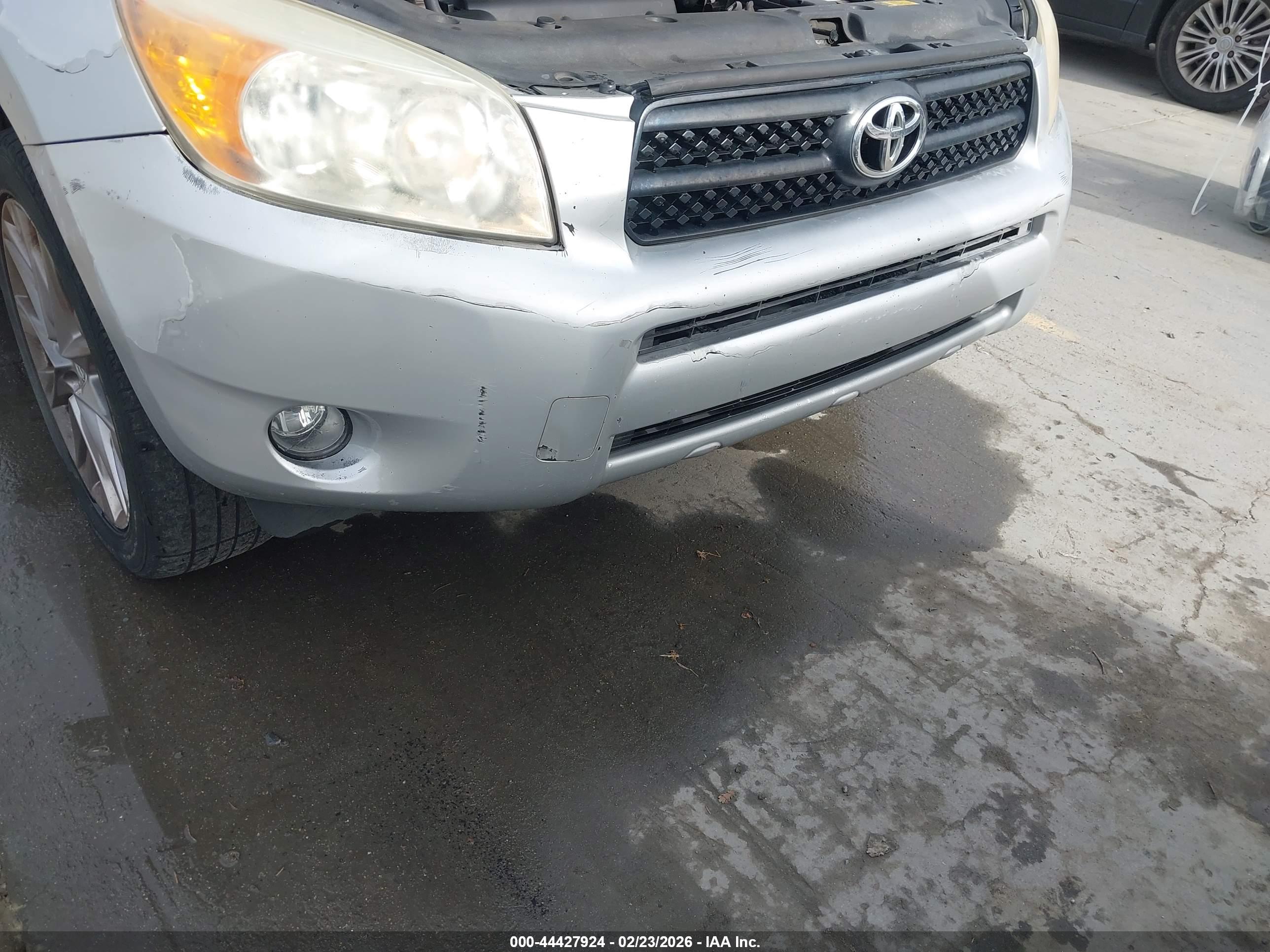 TOYOTA RAV4 image 6