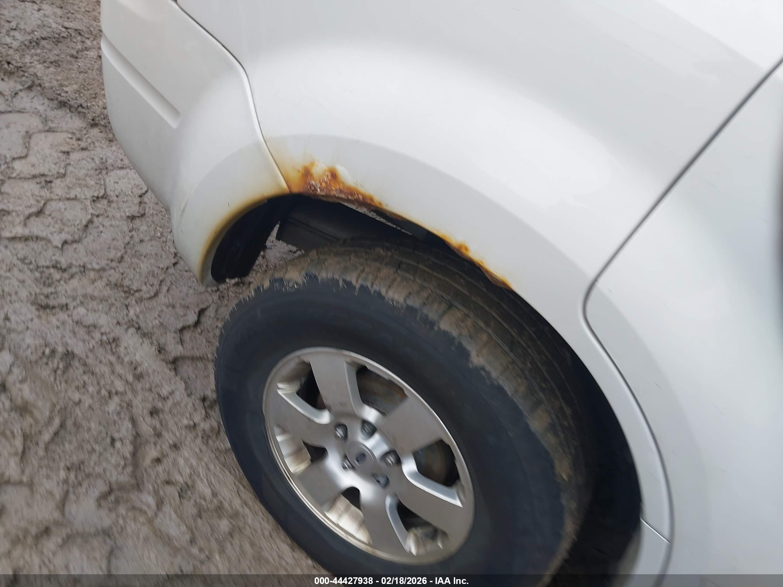 FORD ESCAPE image 6