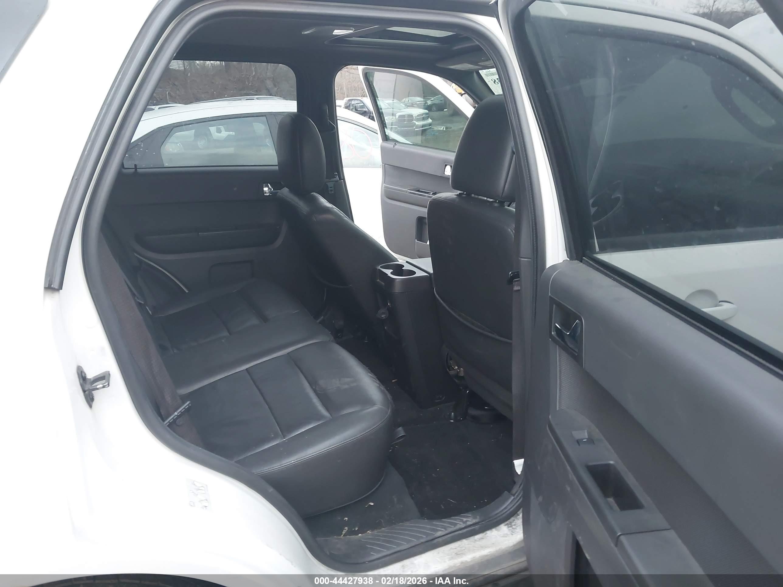 FORD ESCAPE image 8