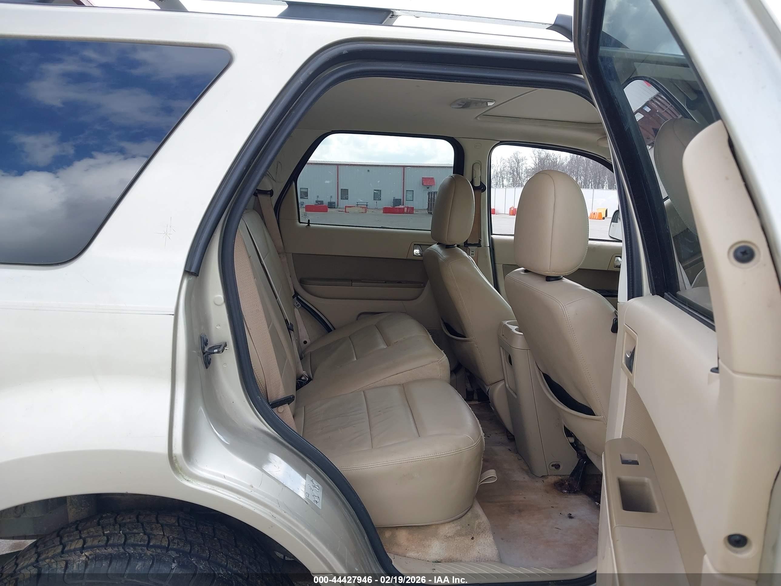 FORD ESCAPE image 8
