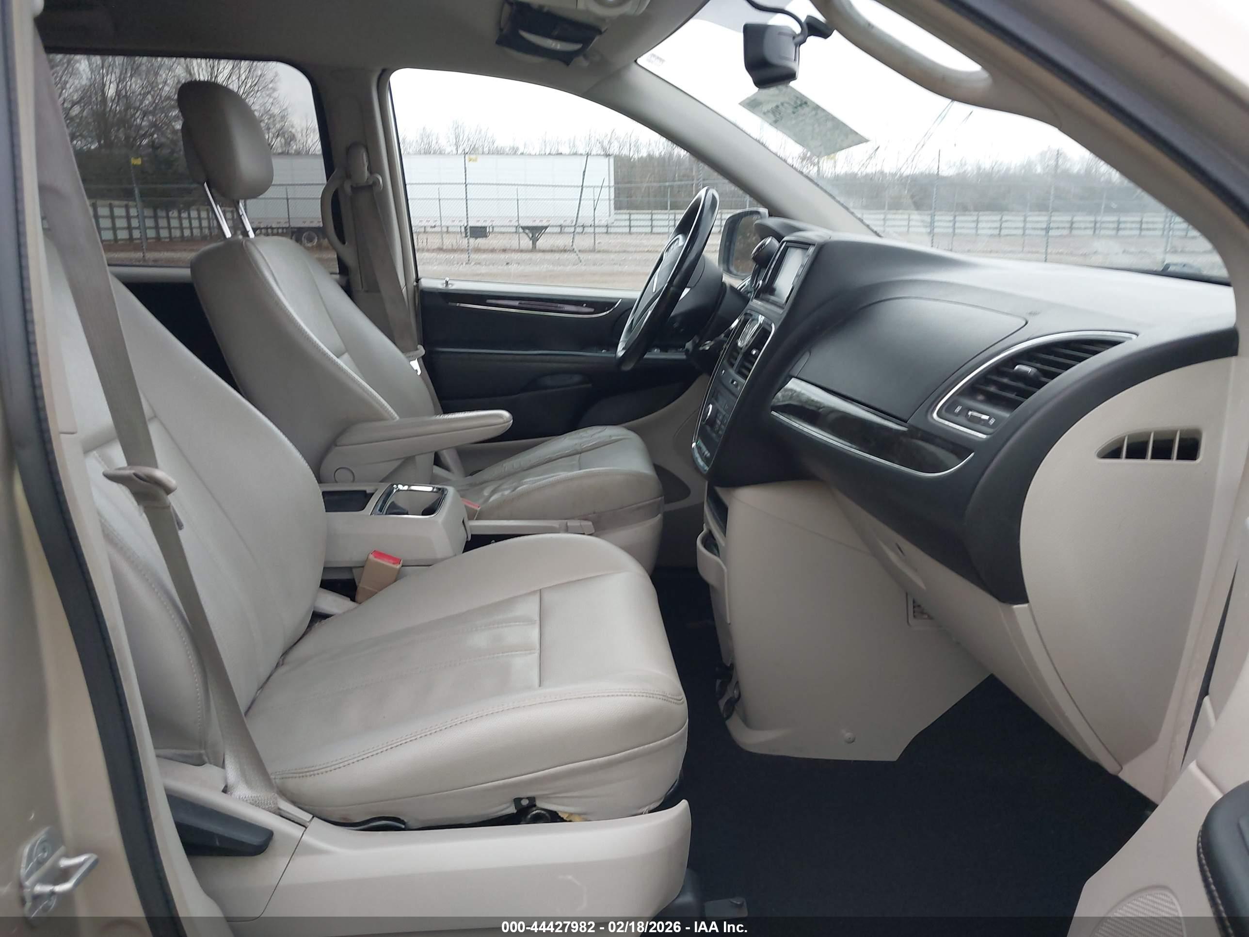 CHRYSLER TOWN image 5