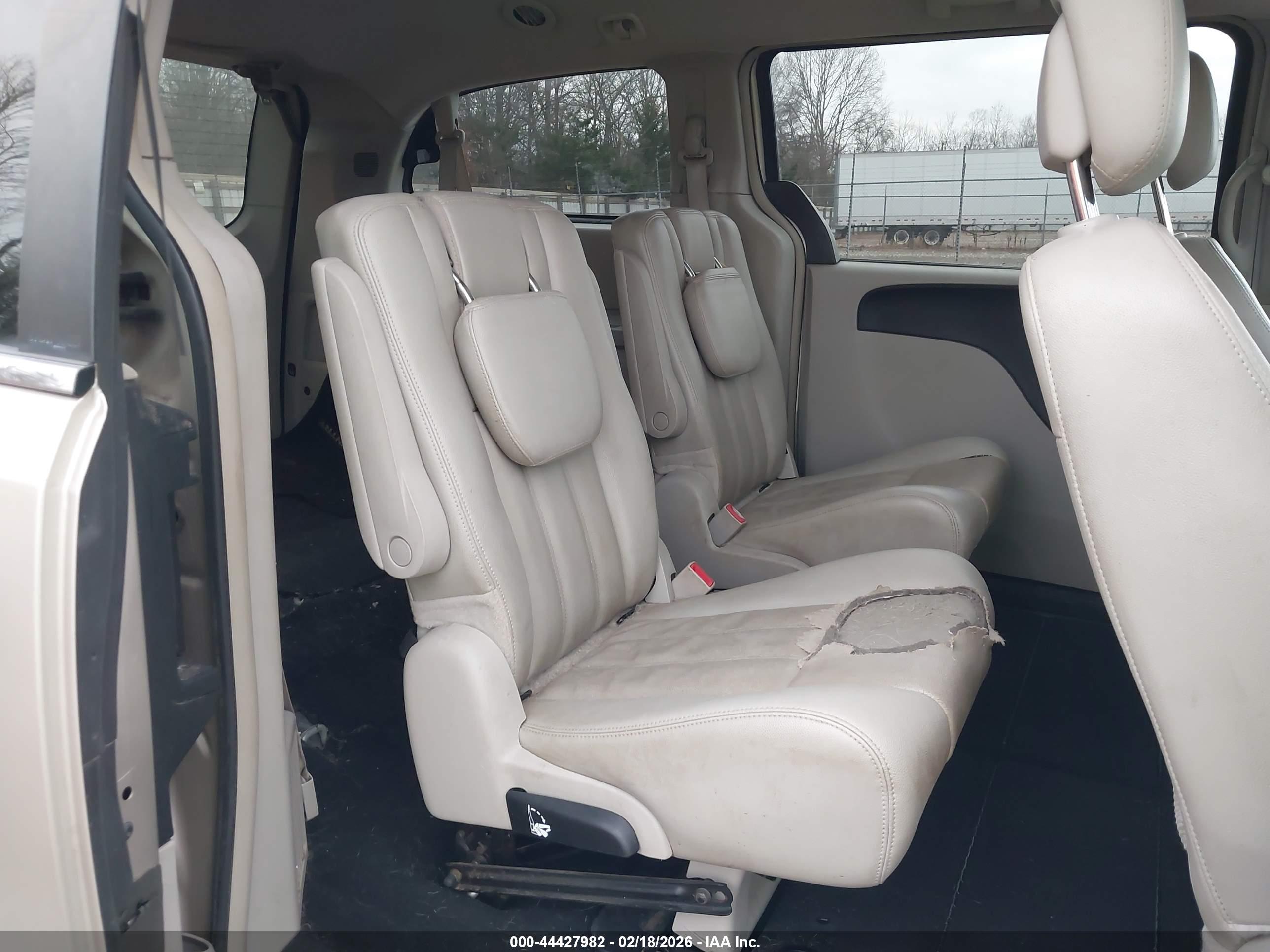 CHRYSLER TOWN image 8