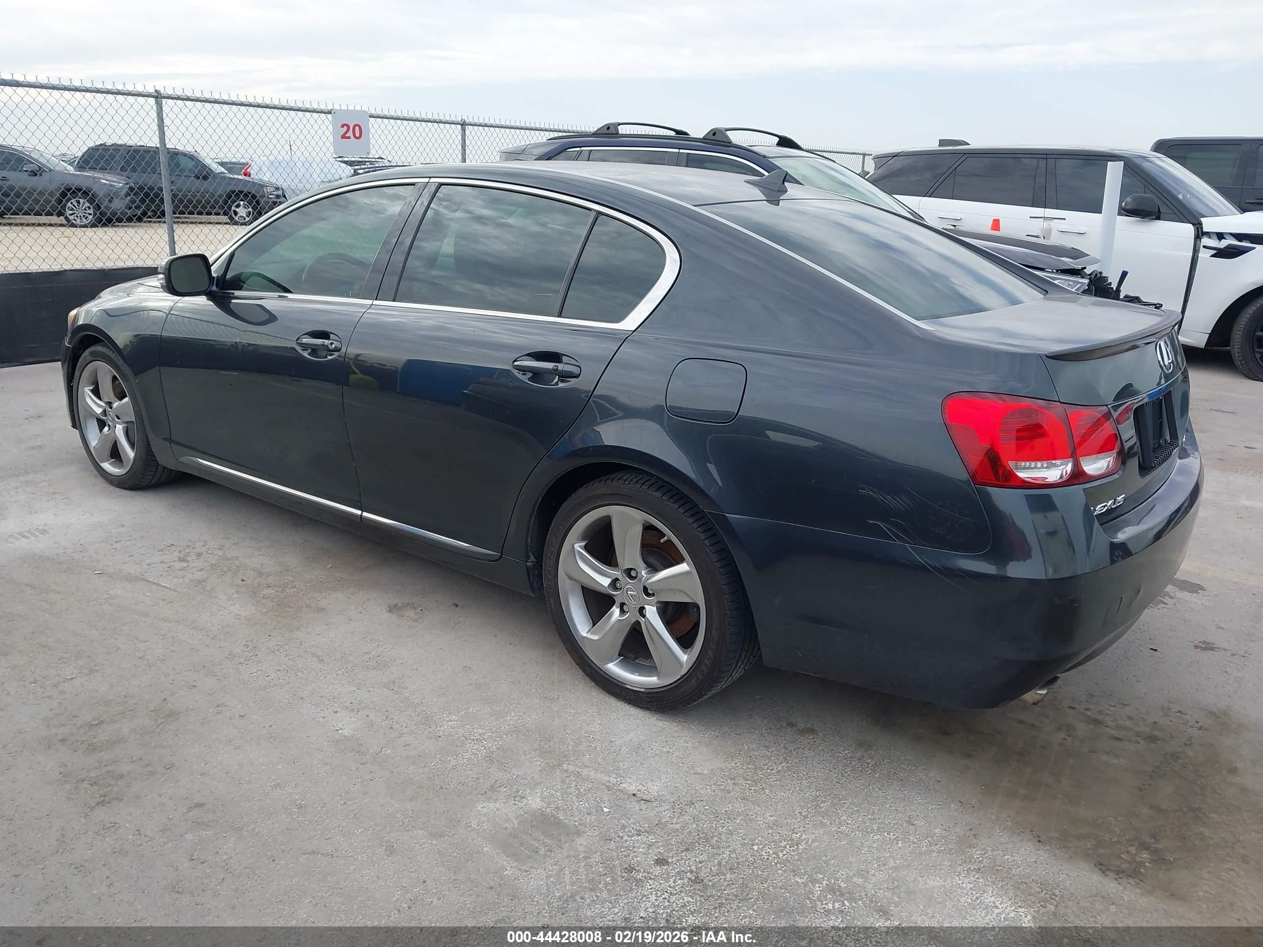 LEXUS GS image 3
