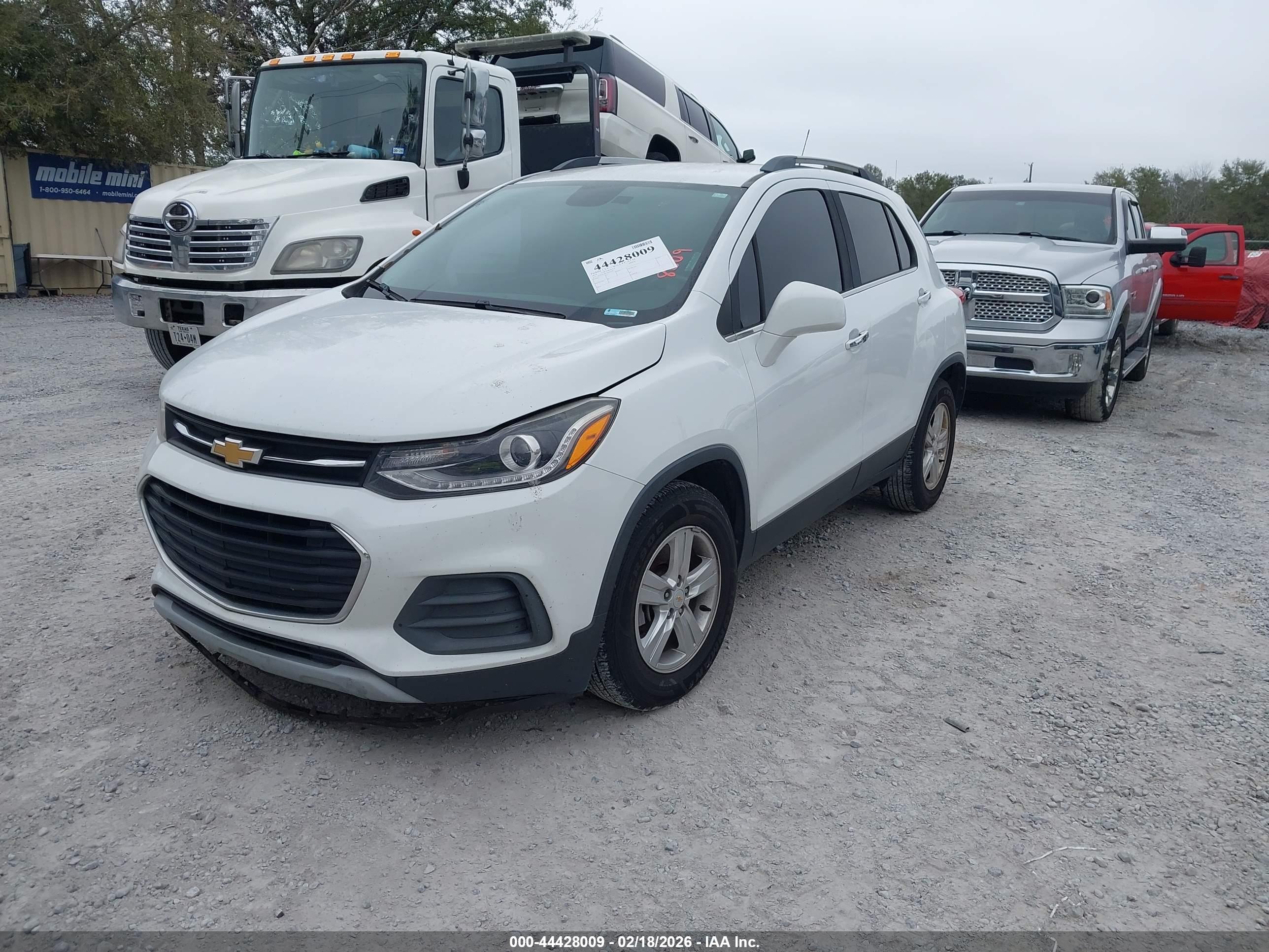 CHEVROLET TRAX image 2
