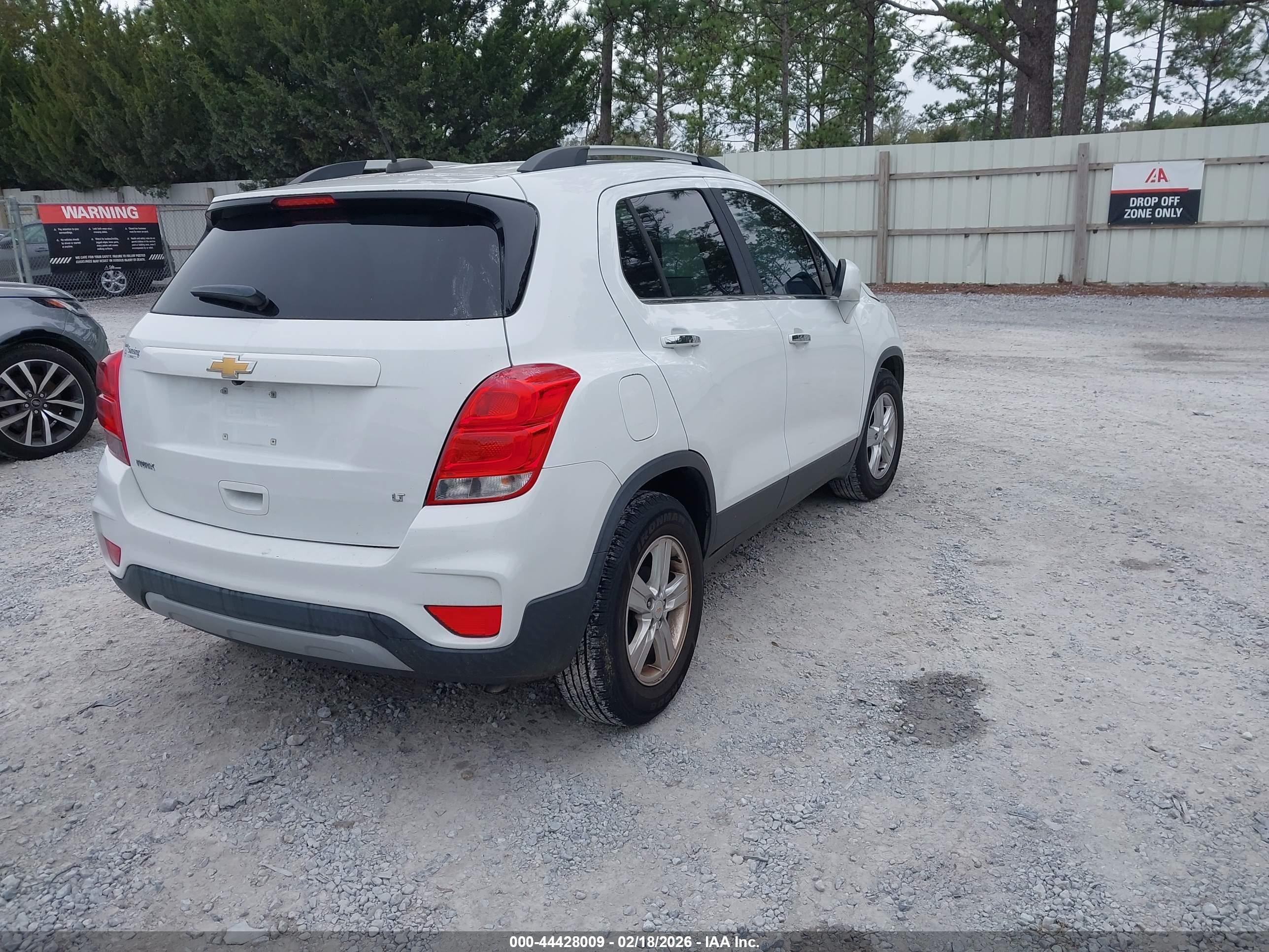 CHEVROLET TRAX image 4