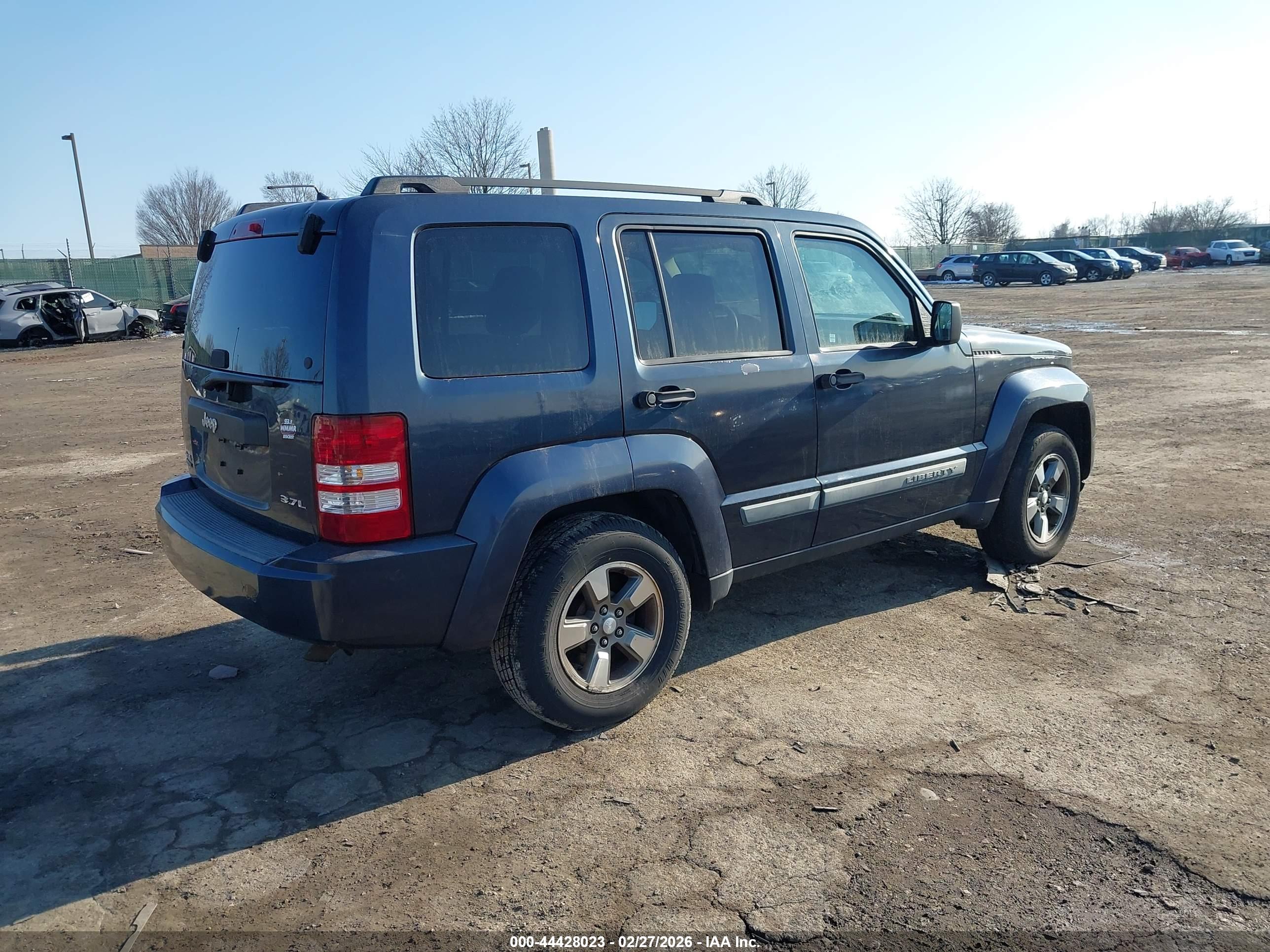 JEEP LIBERTY image 4