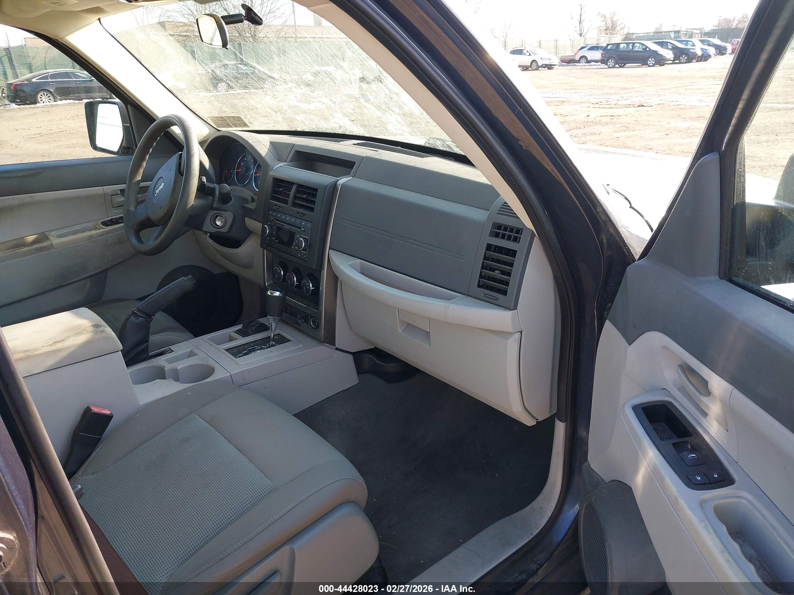 JEEP LIBERTY image 5