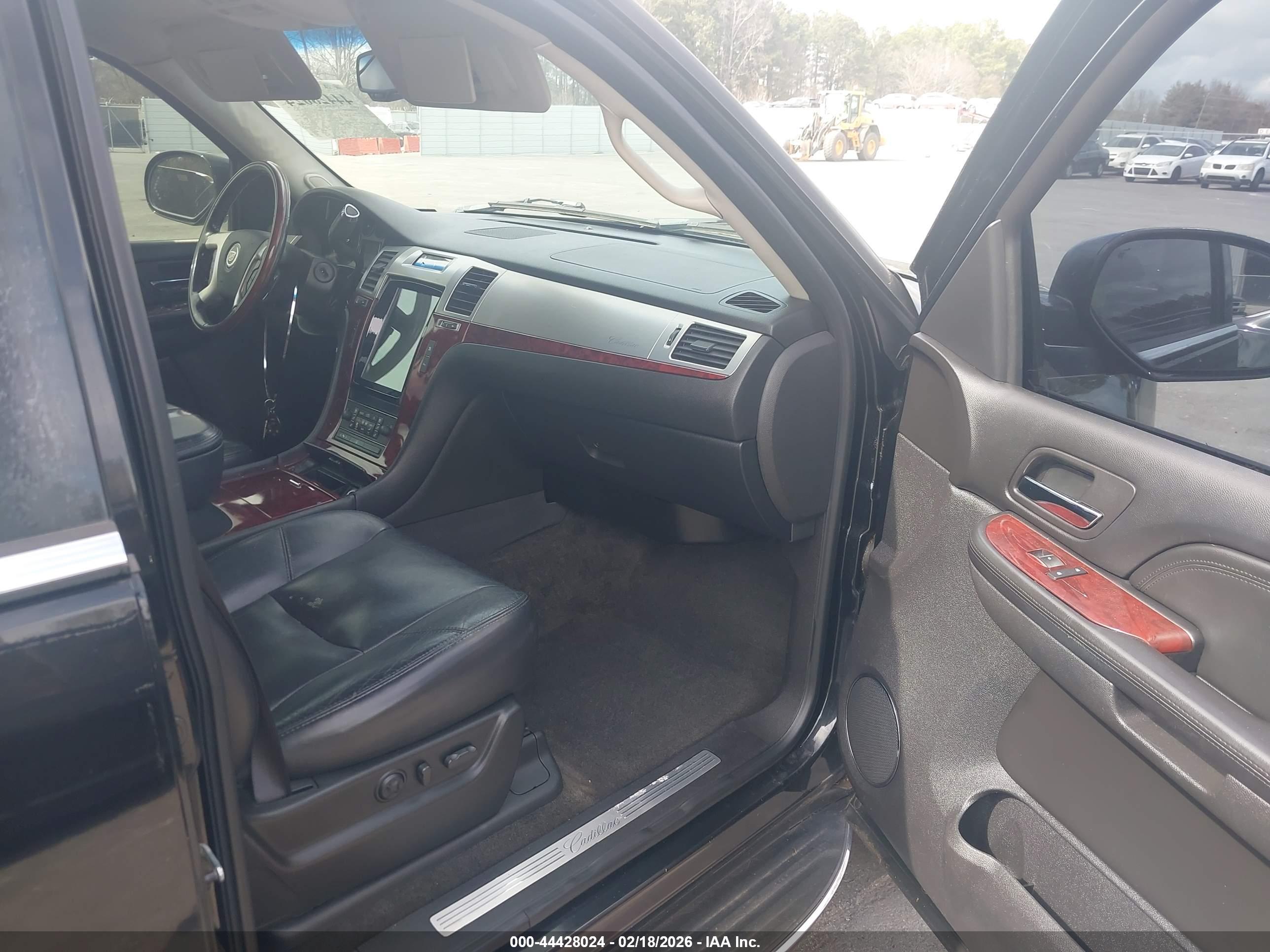 CADILLAC ESCALADE image 5