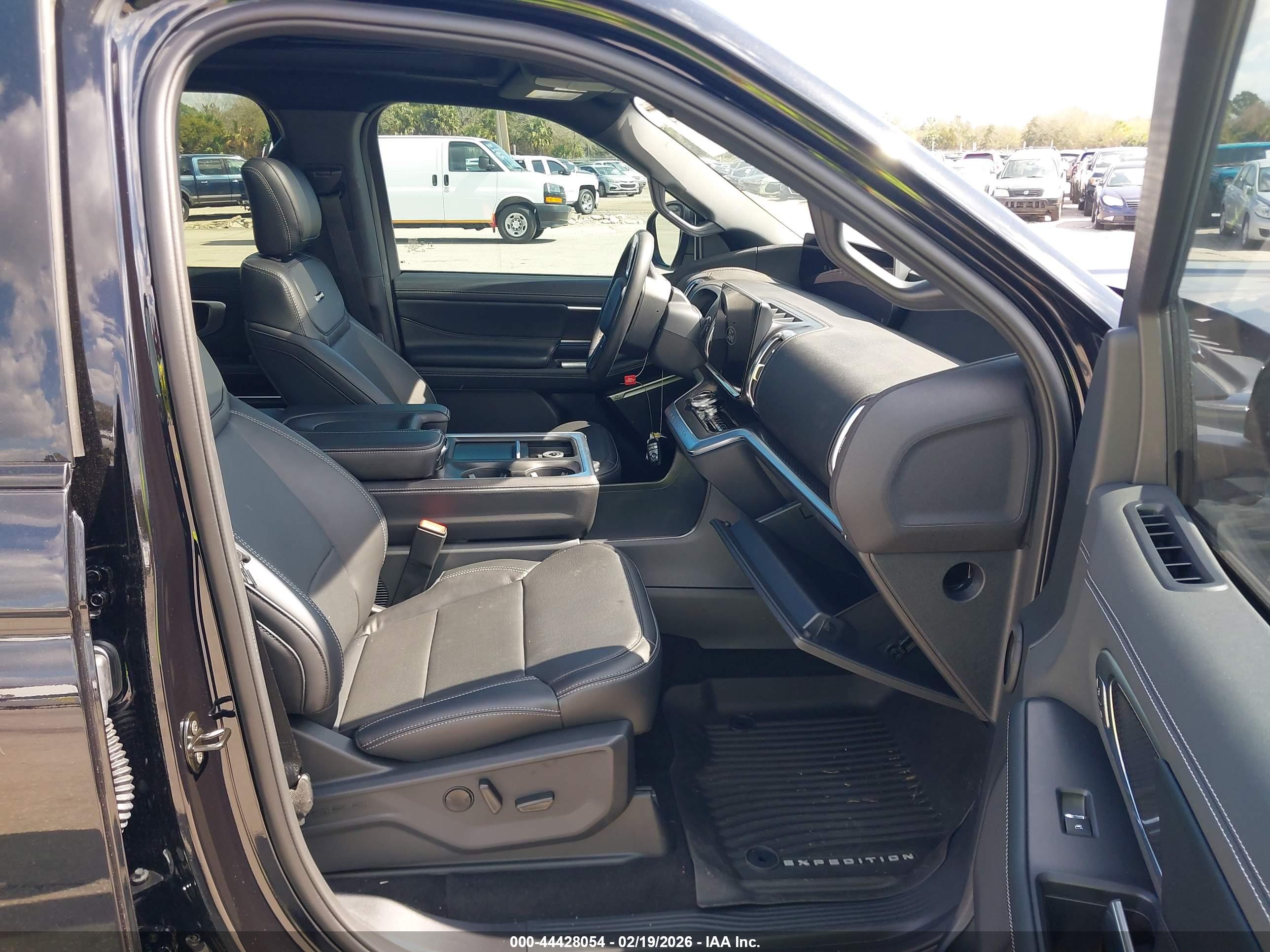 FORD EXPEDITION image 5