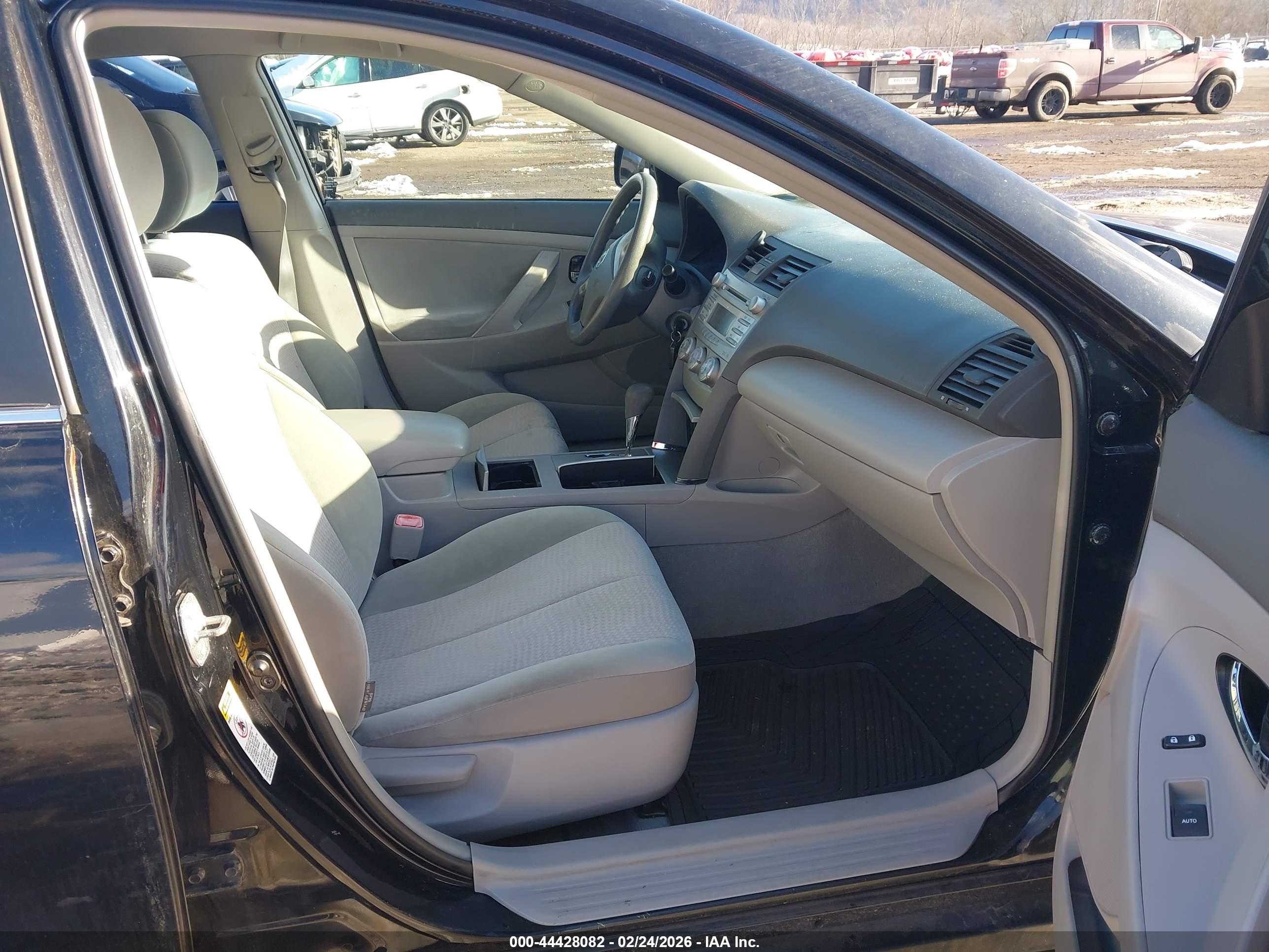 TOYOTA CAMRY image 5