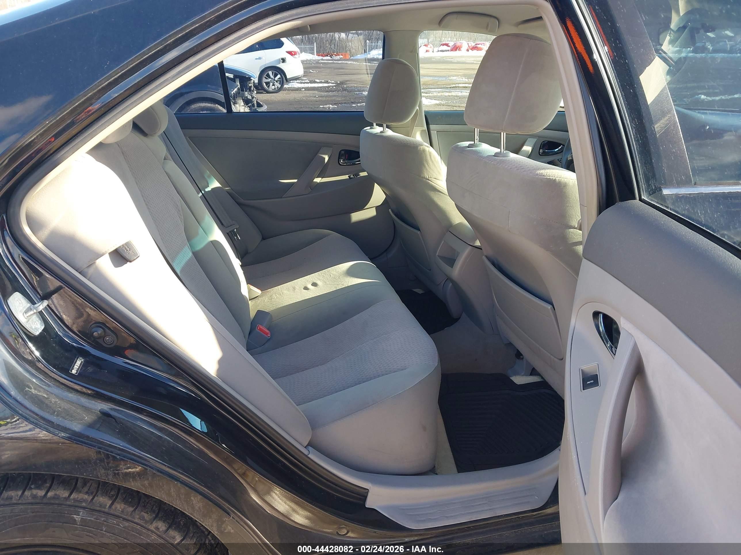 TOYOTA CAMRY image 8
