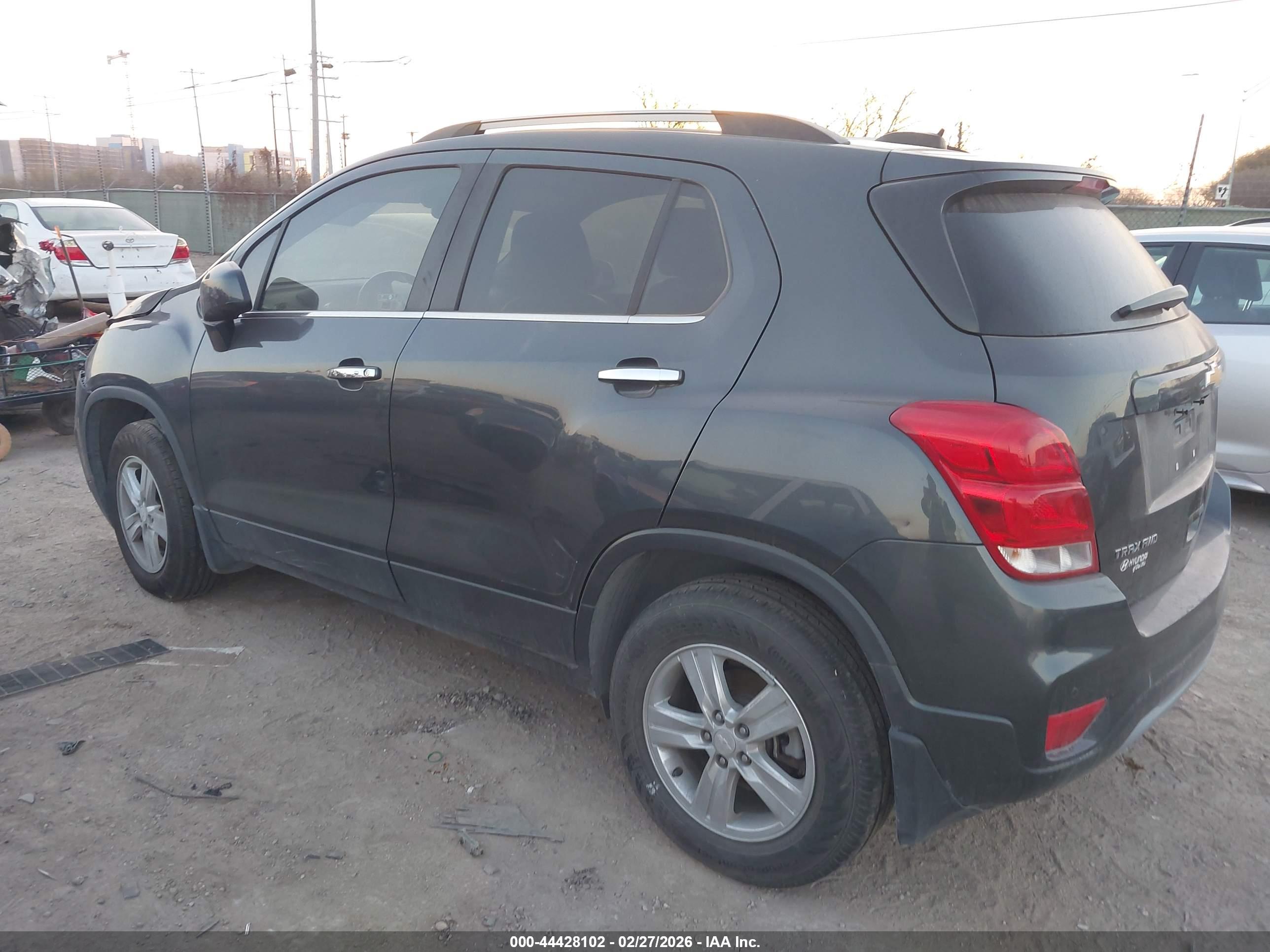CHEVROLET TRAX image 3
