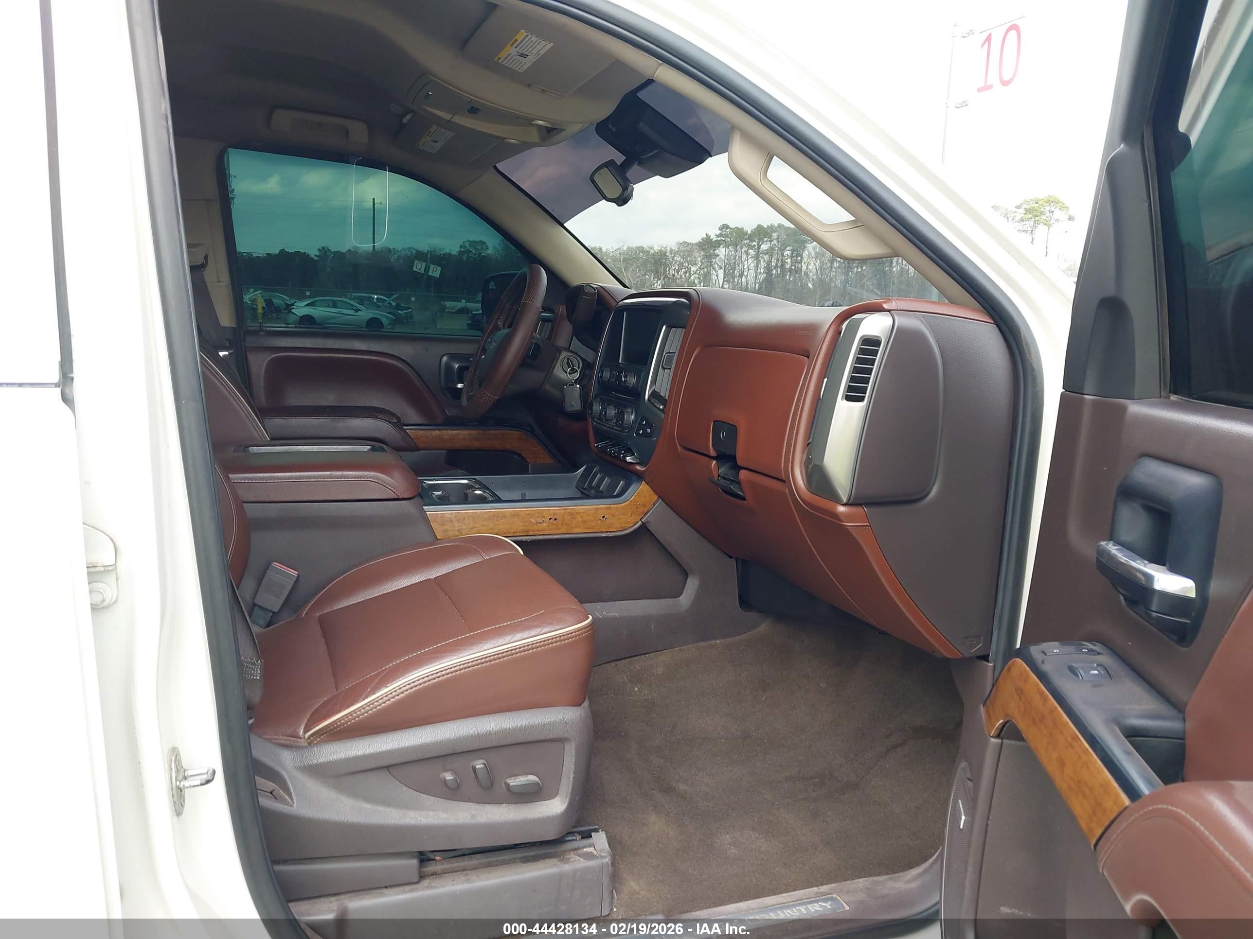 CHEVROLET SILVERADO image 5