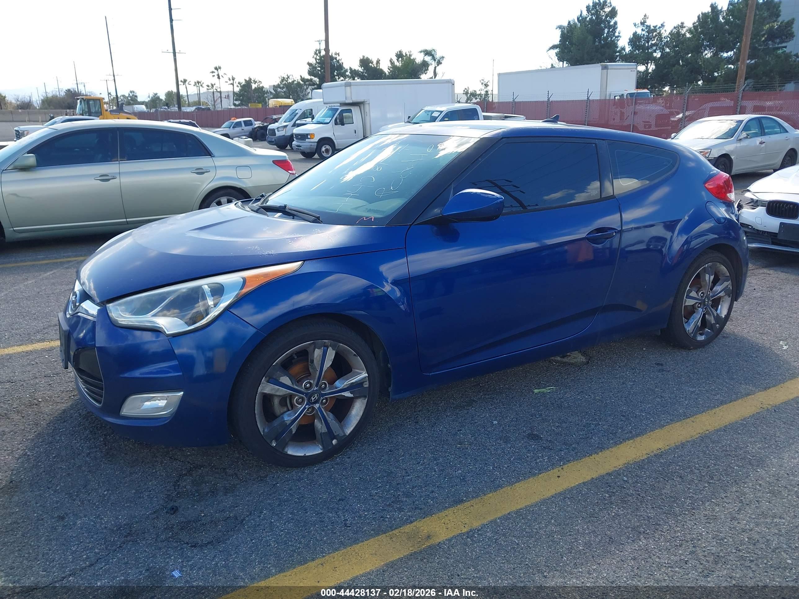 HYUNDAI VELOSTER image 2
