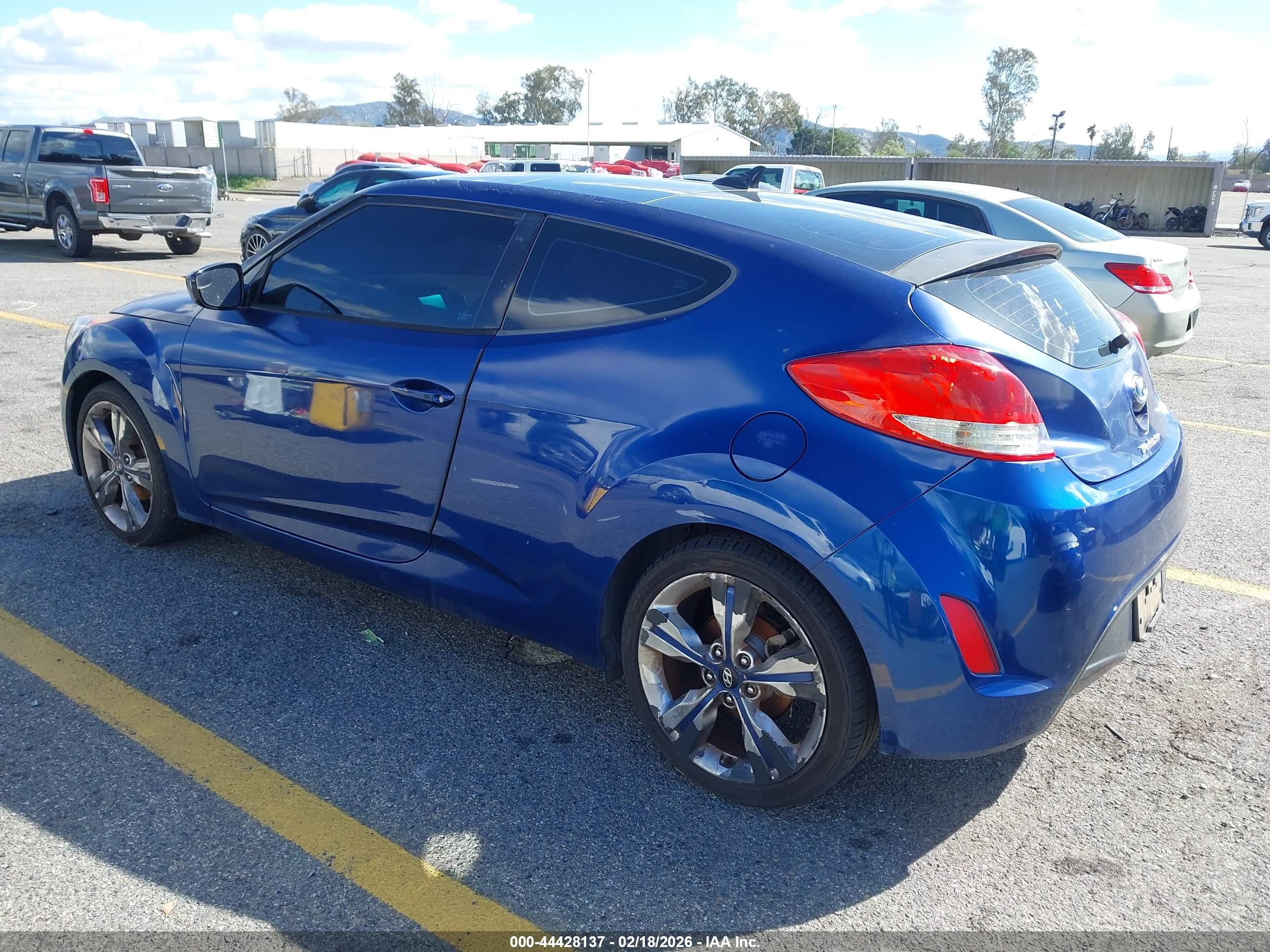 HYUNDAI VELOSTER image 3