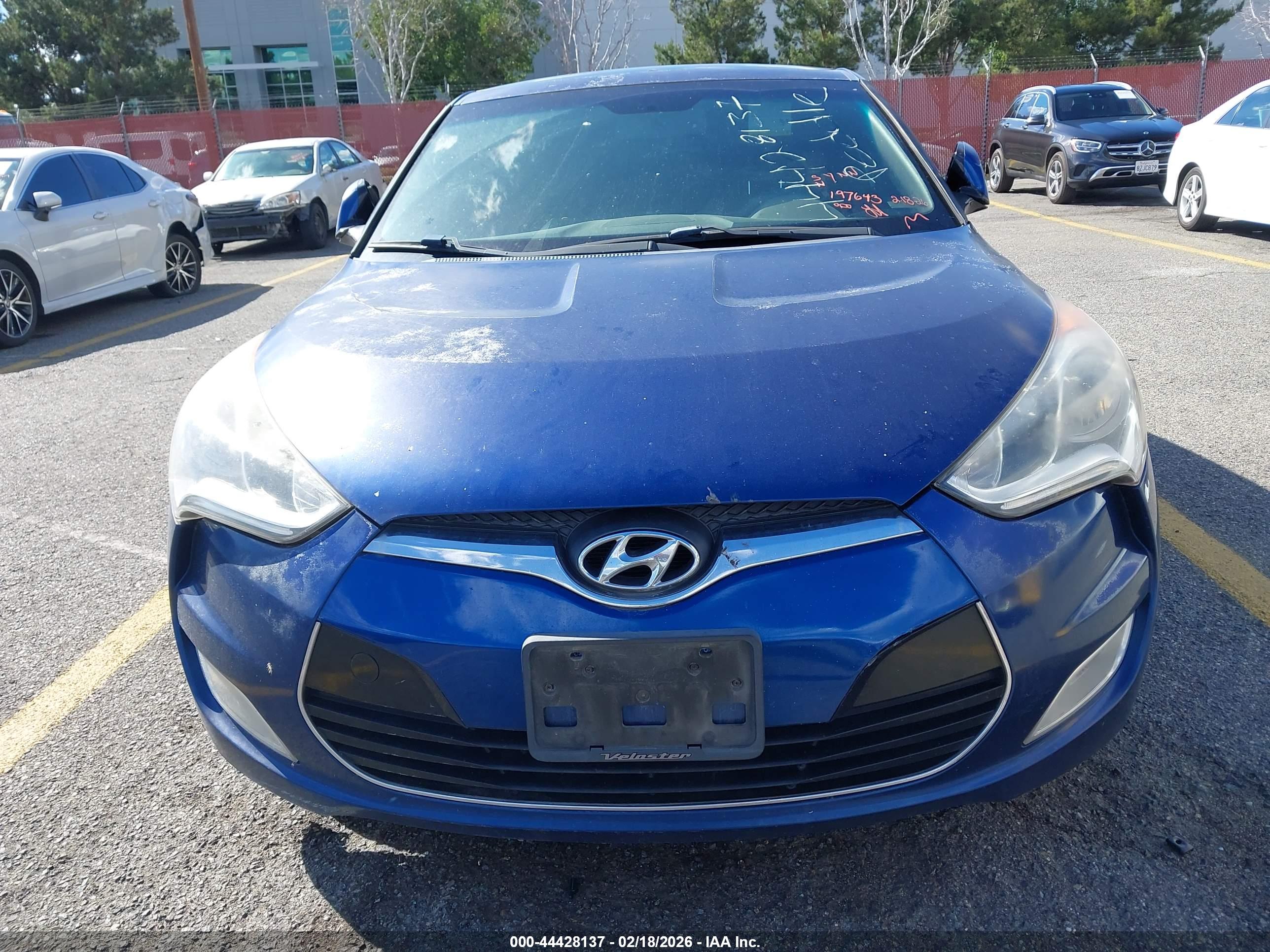 HYUNDAI VELOSTER image 6