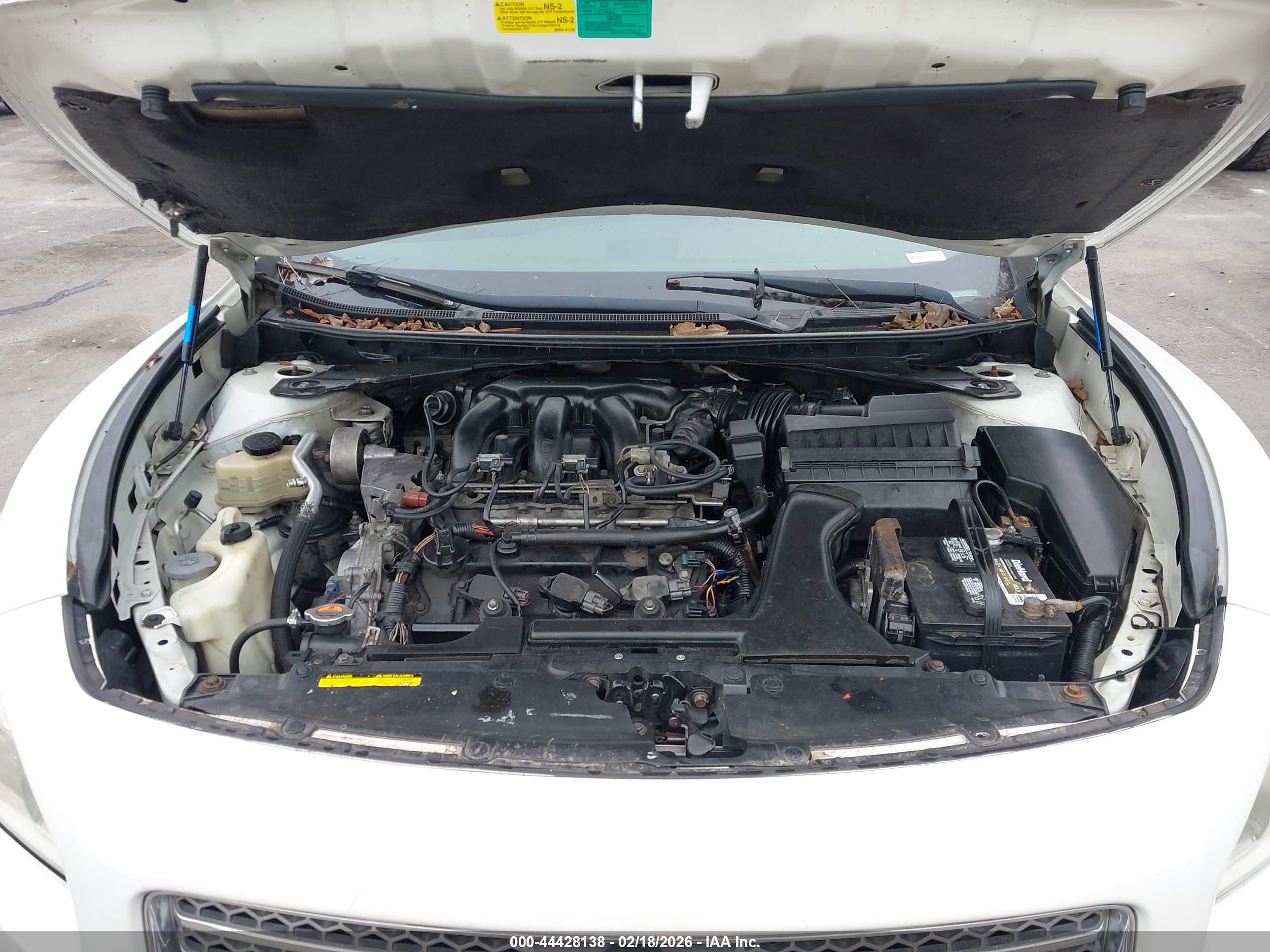 NISSAN MAXIMA image 10