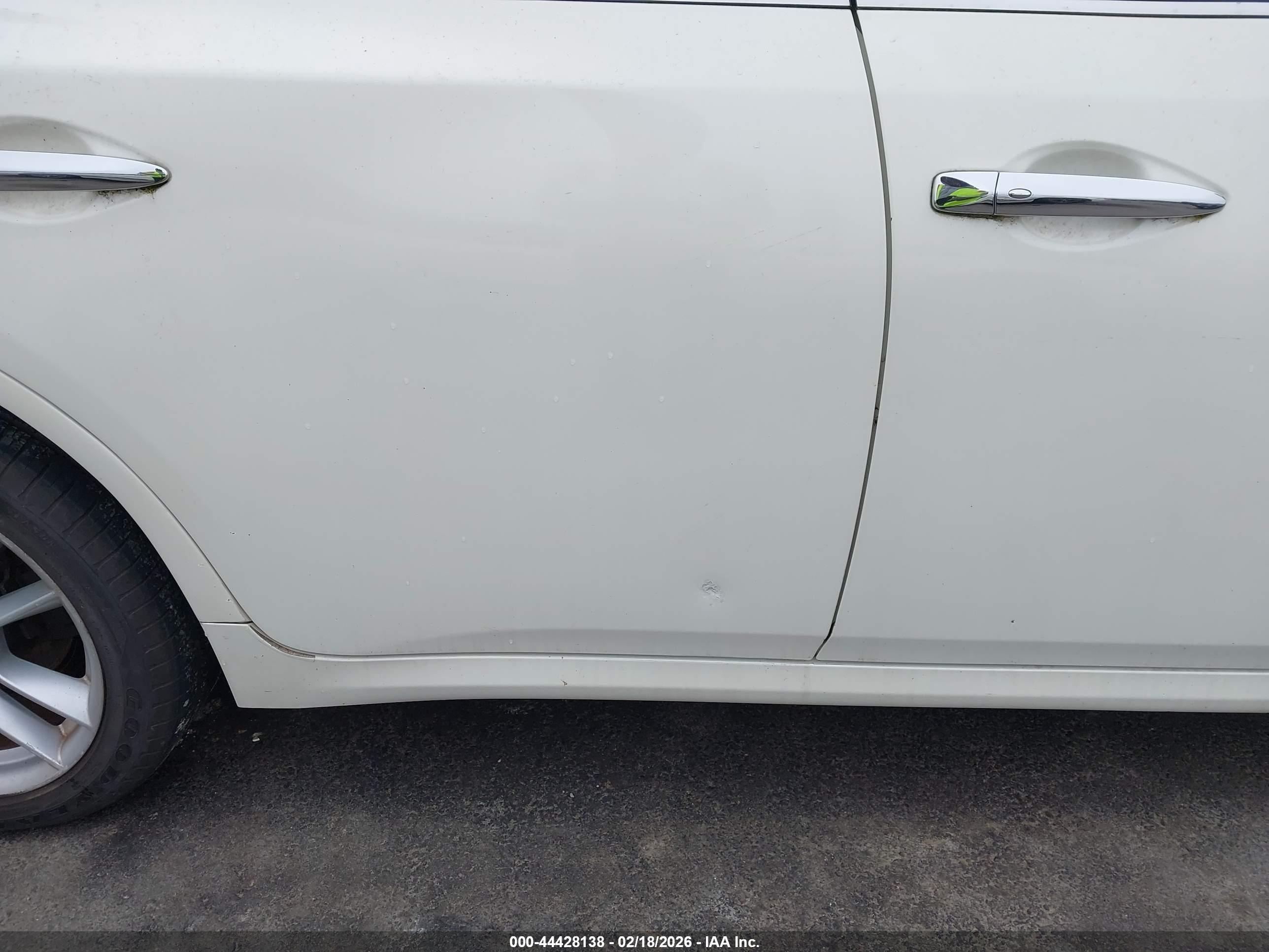 NISSAN MAXIMA image 6