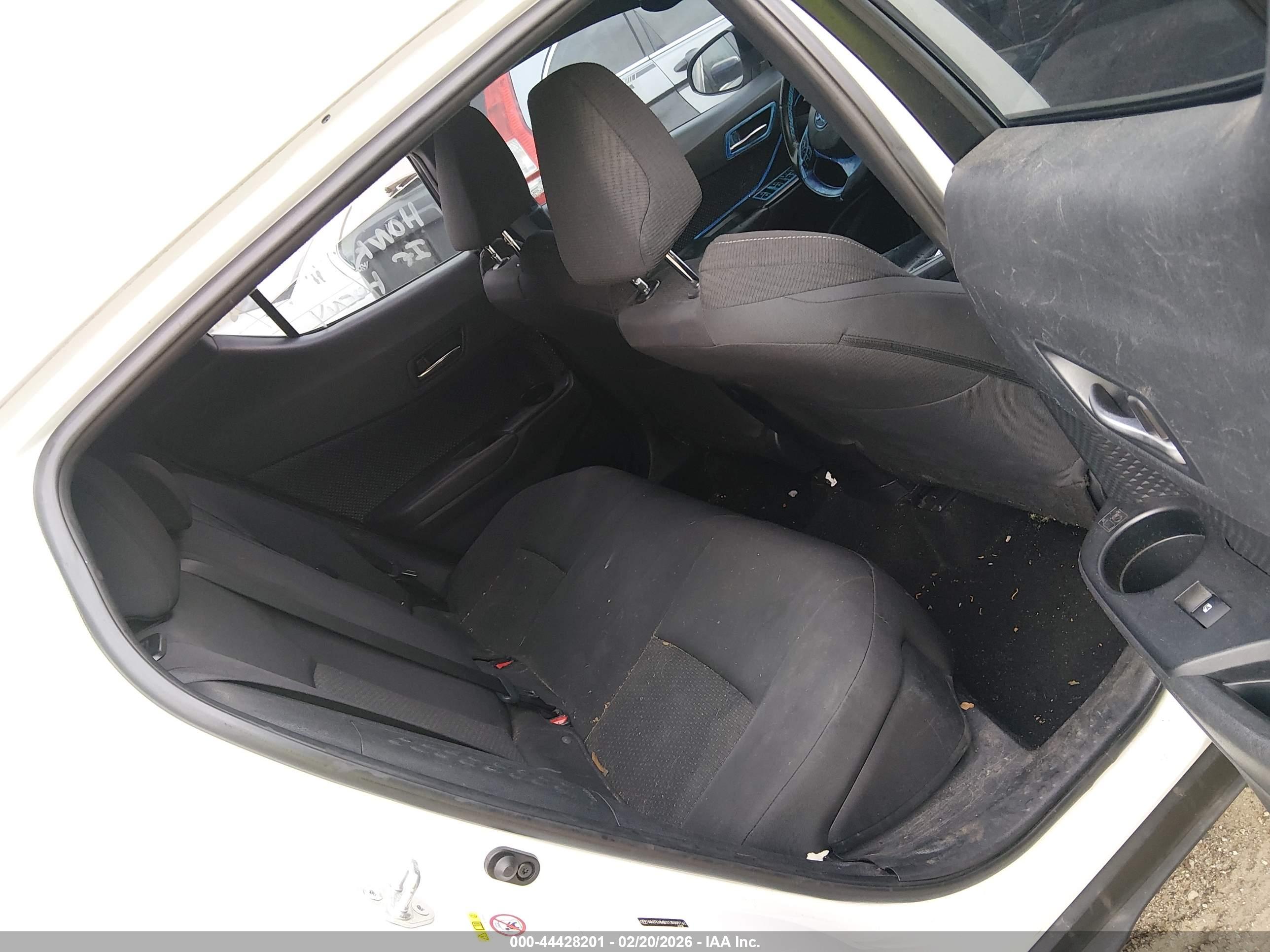 TOYOTA C-HR image 8