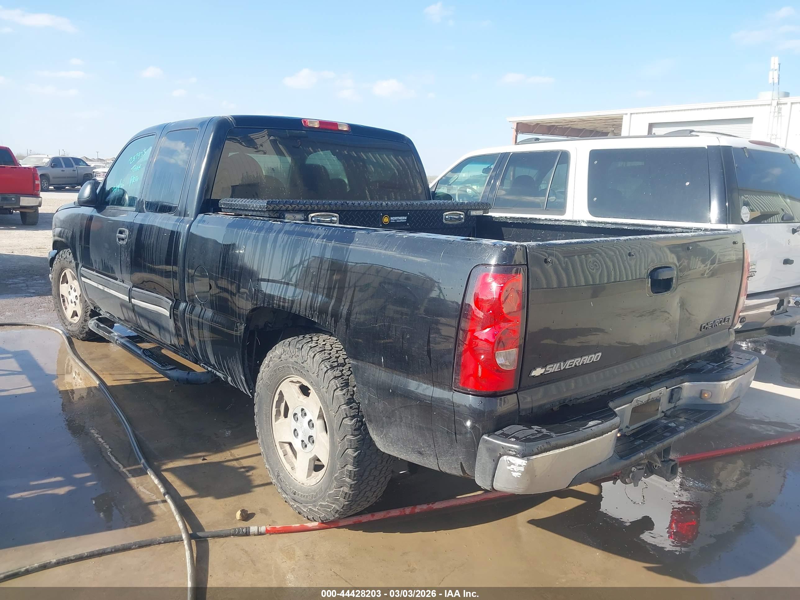 CHEVROLET SILVERADO image 3