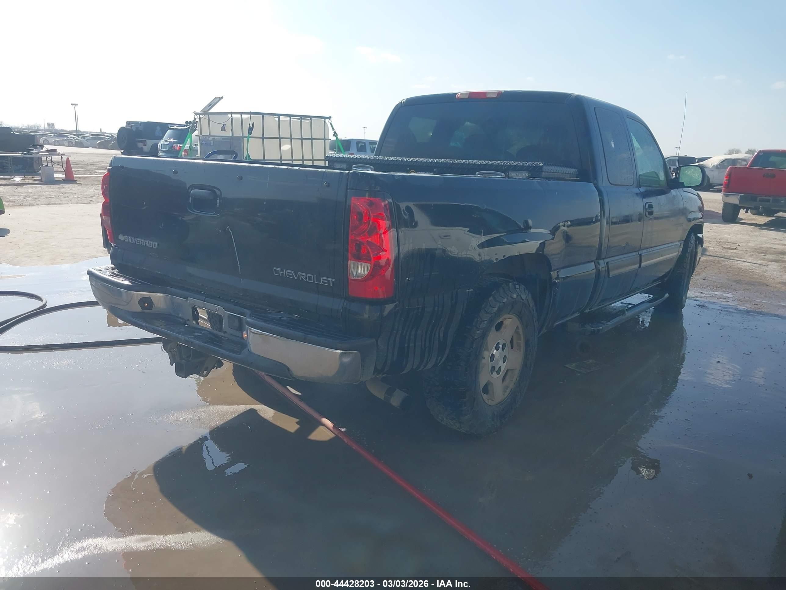 CHEVROLET SILVERADO image 4