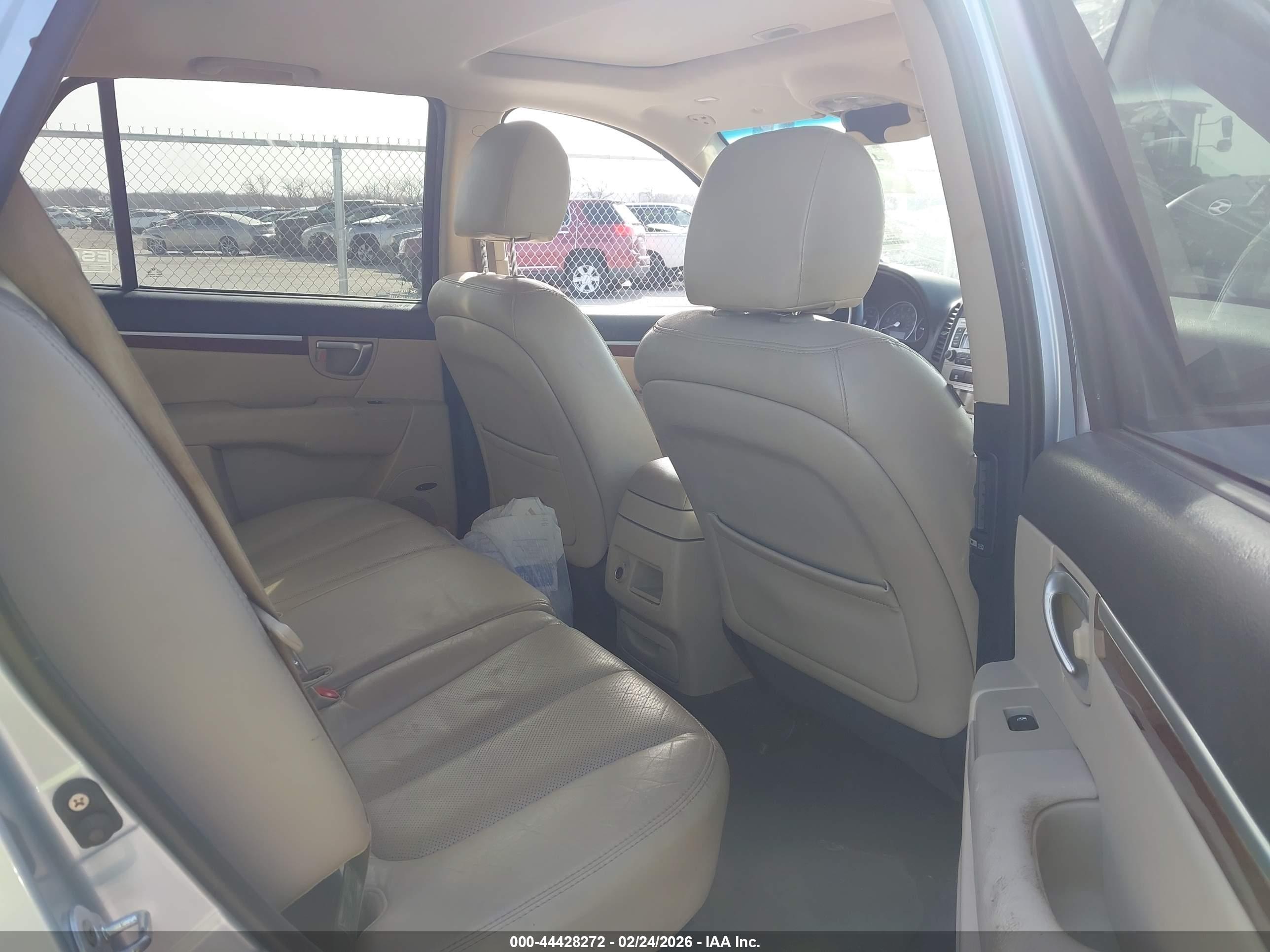 HYUNDAI SANTA image 8