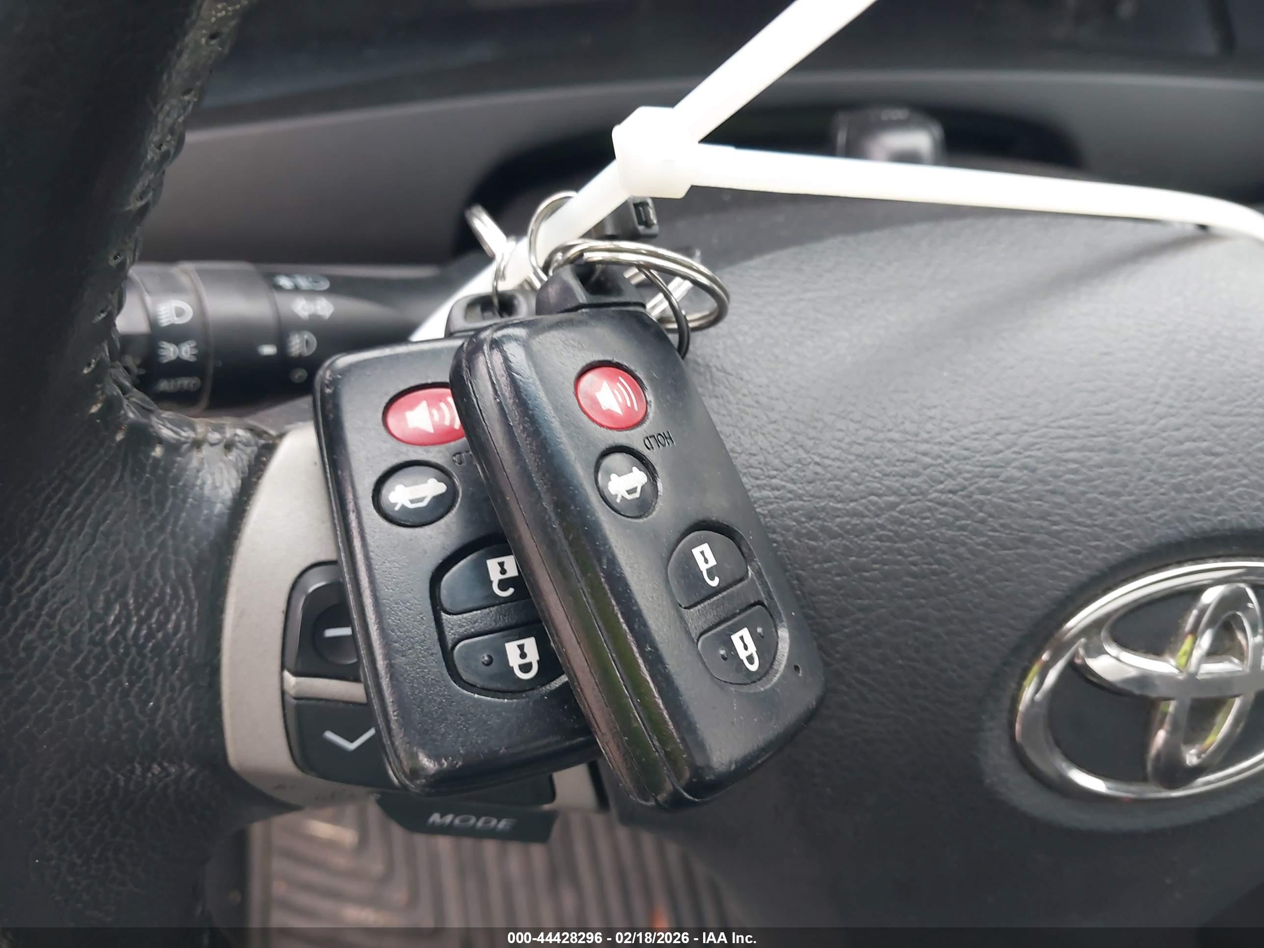 TOYOTA CAMRY image 11