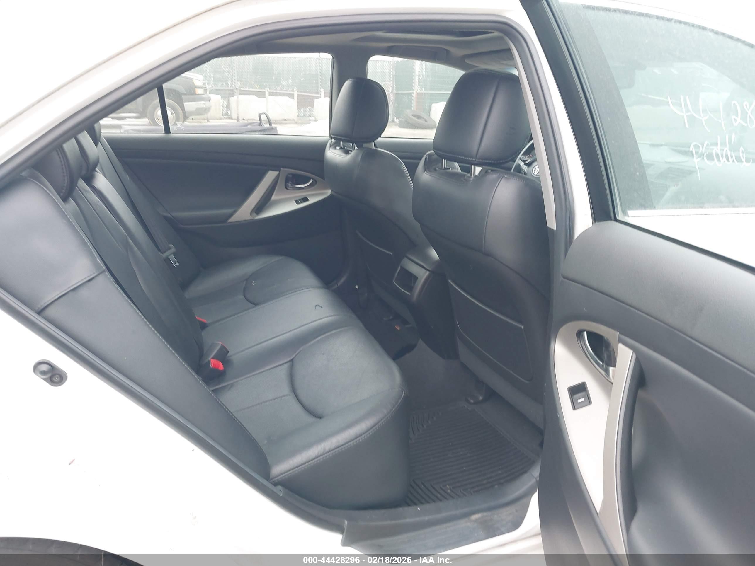 TOYOTA CAMRY image 8