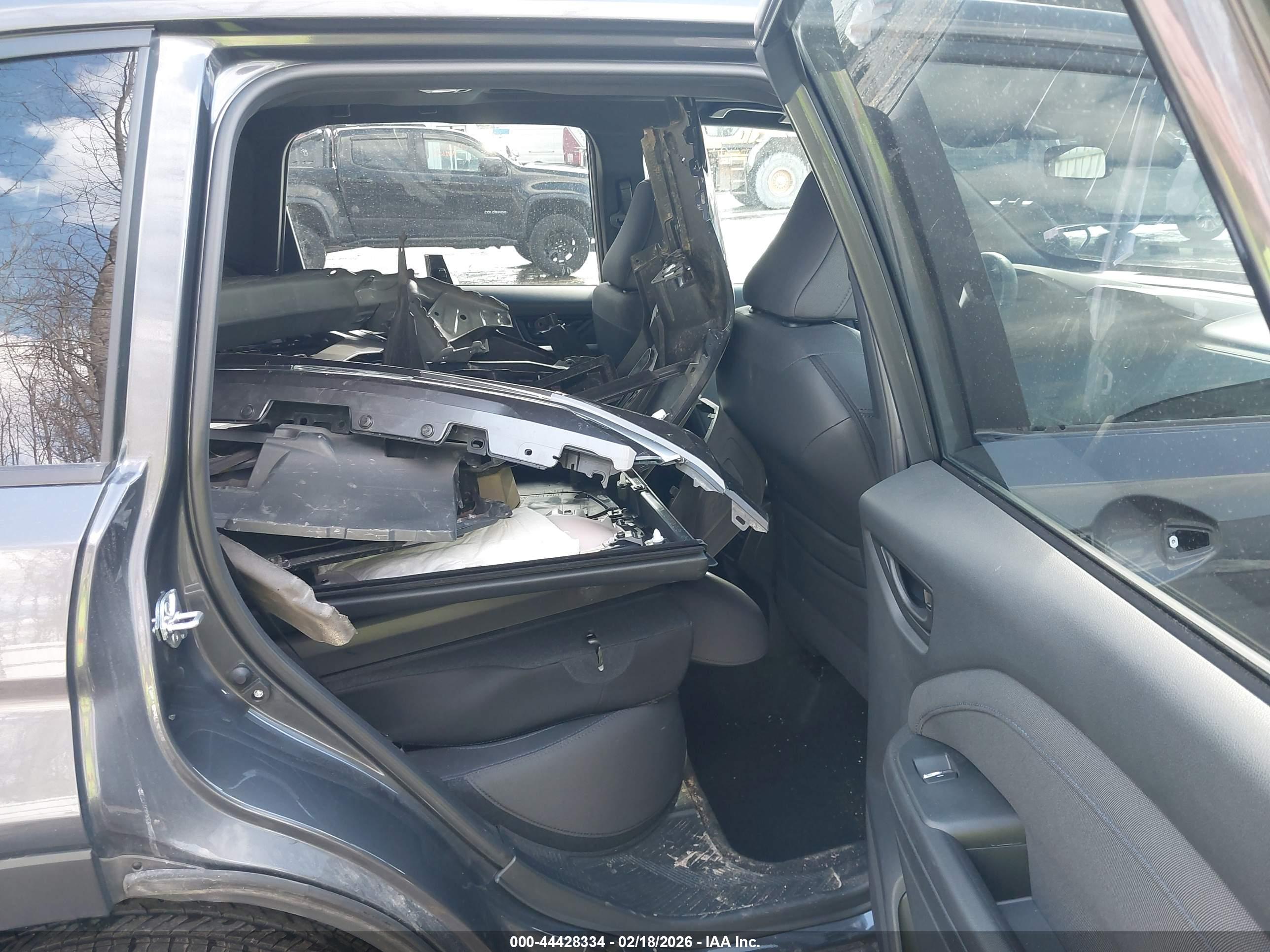 SUBARU FORESTER image 8