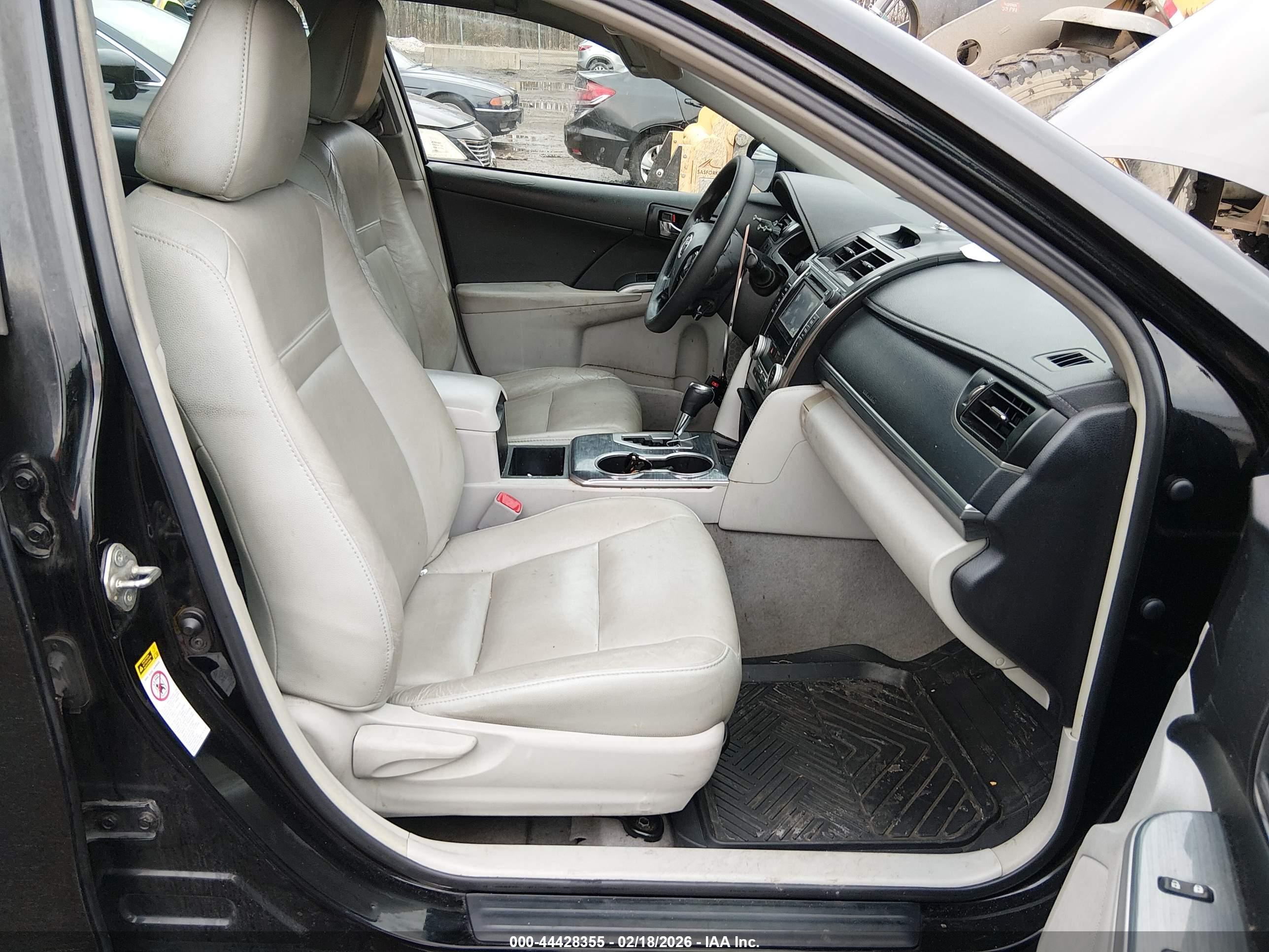 TOYOTA CAMRY image 5
