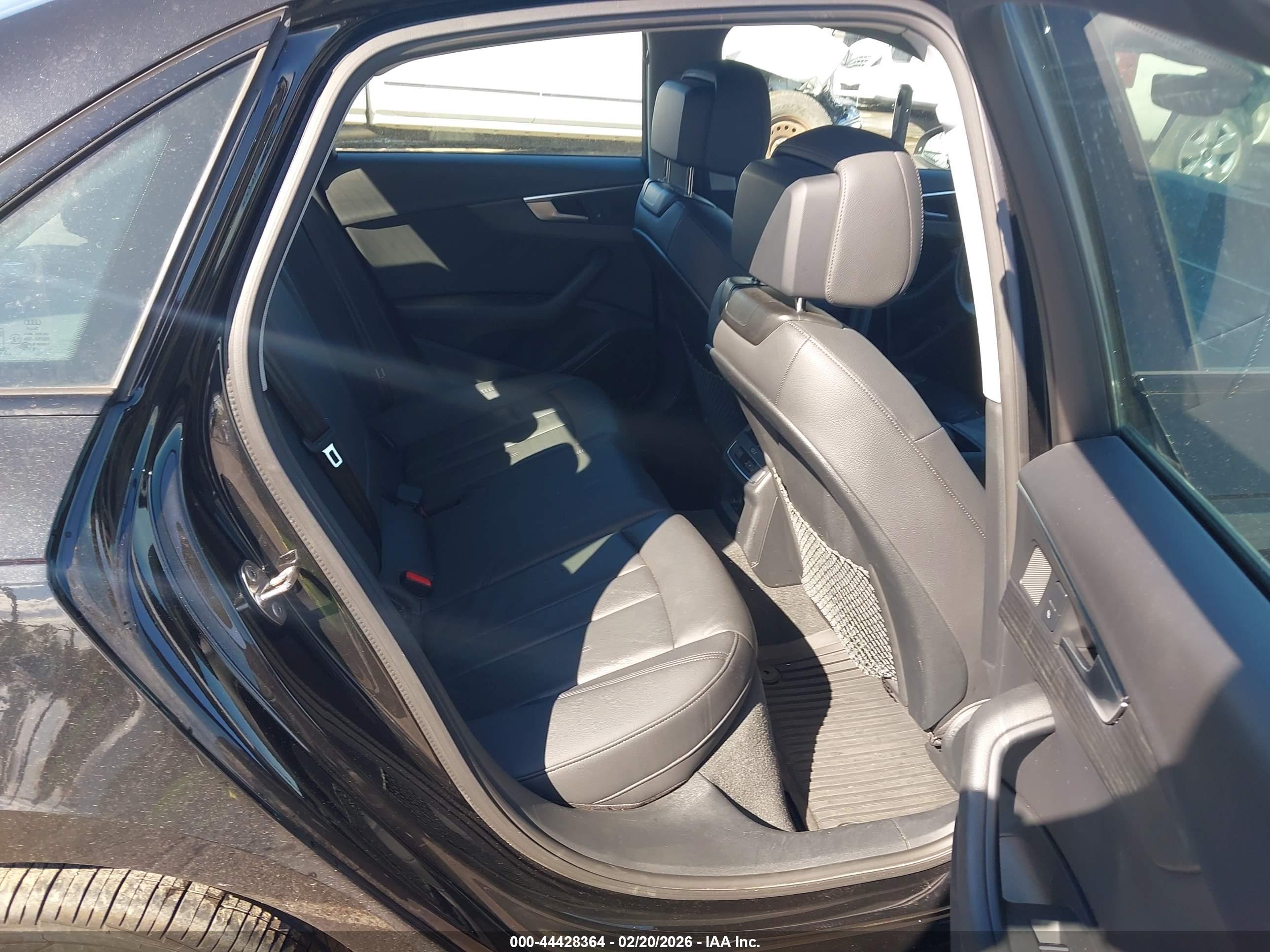 AUDI A4 image 8