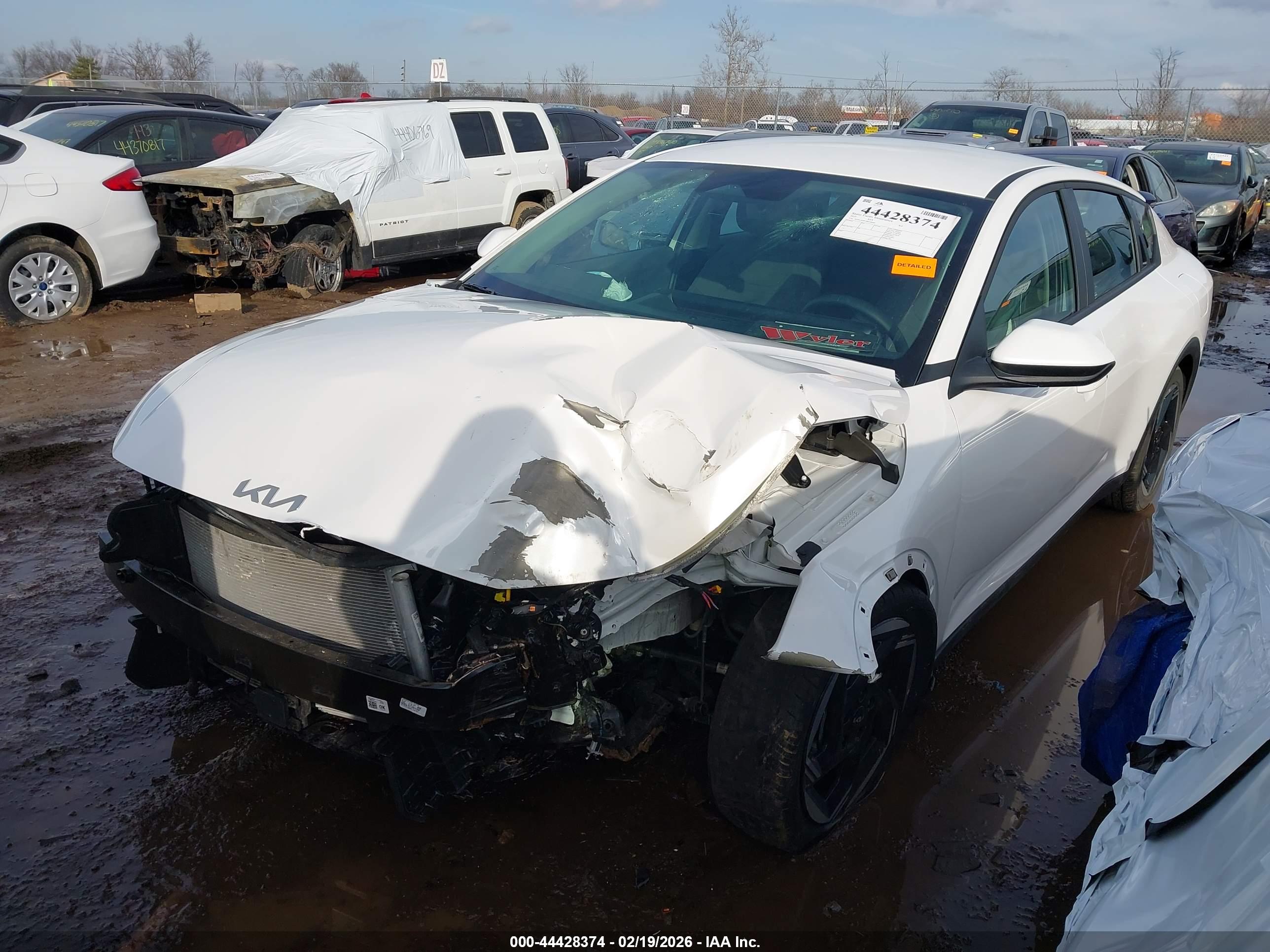 KIA K4 image 2