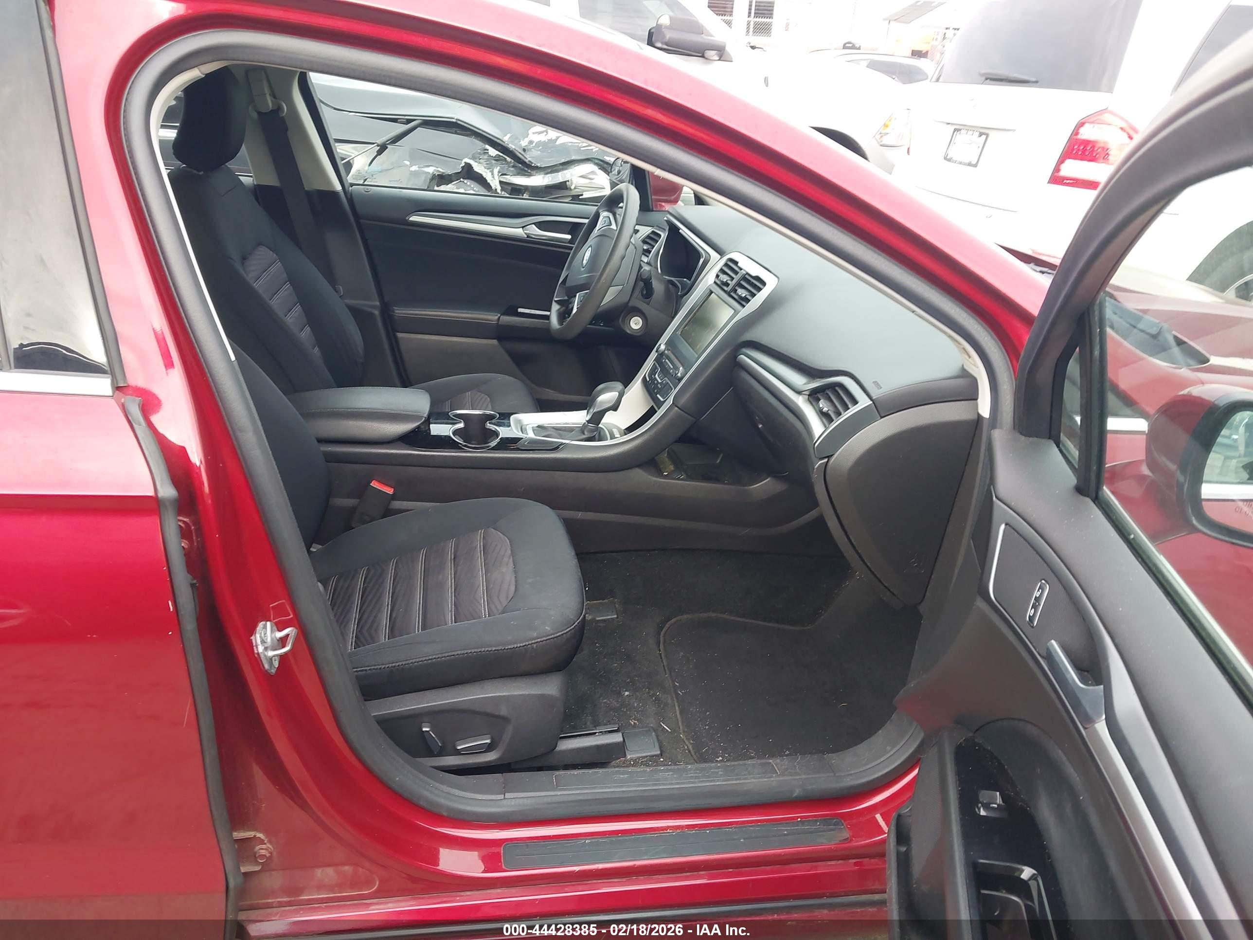 FORD FUSION image 5