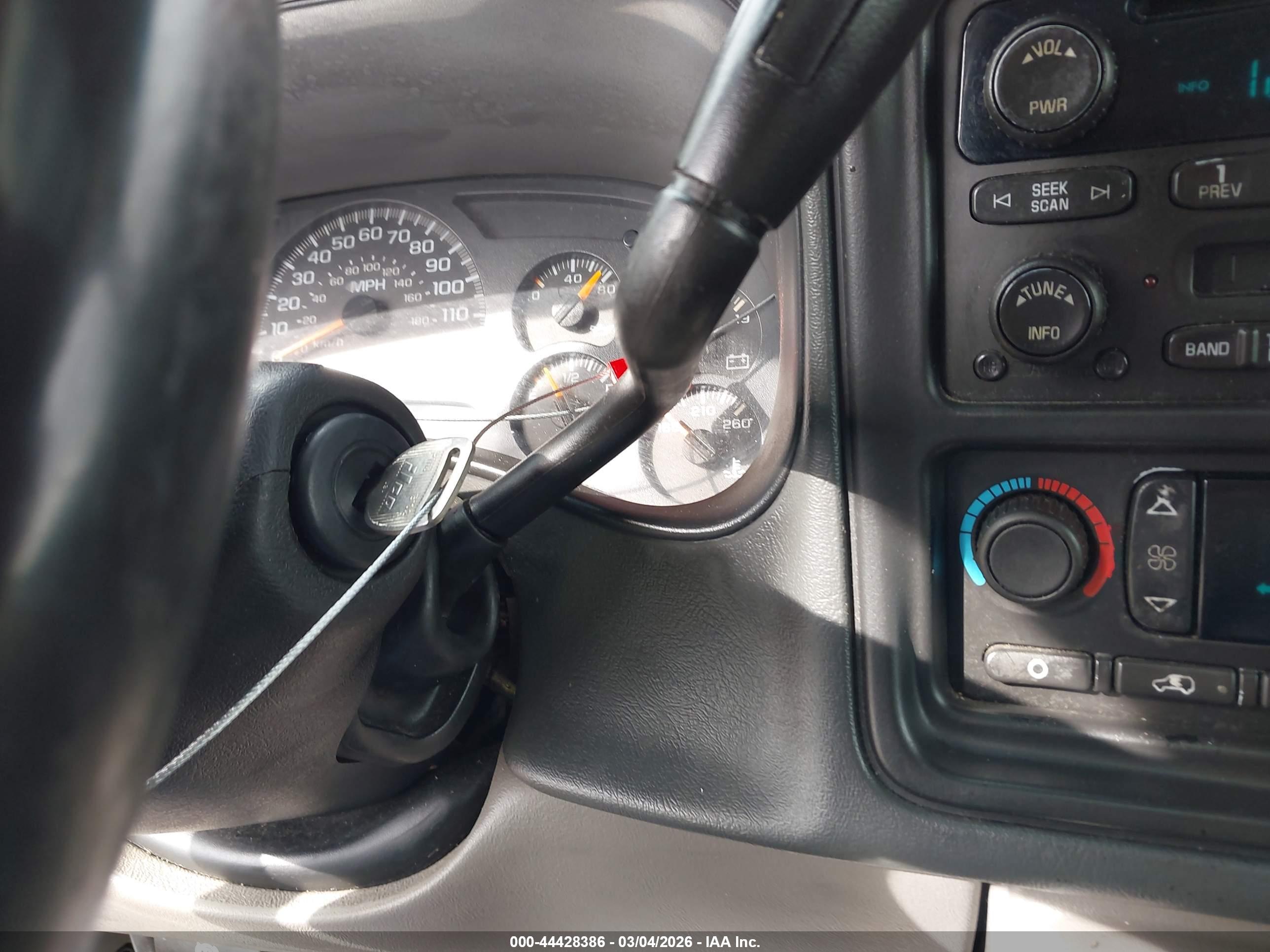 GMC YUKON image 11