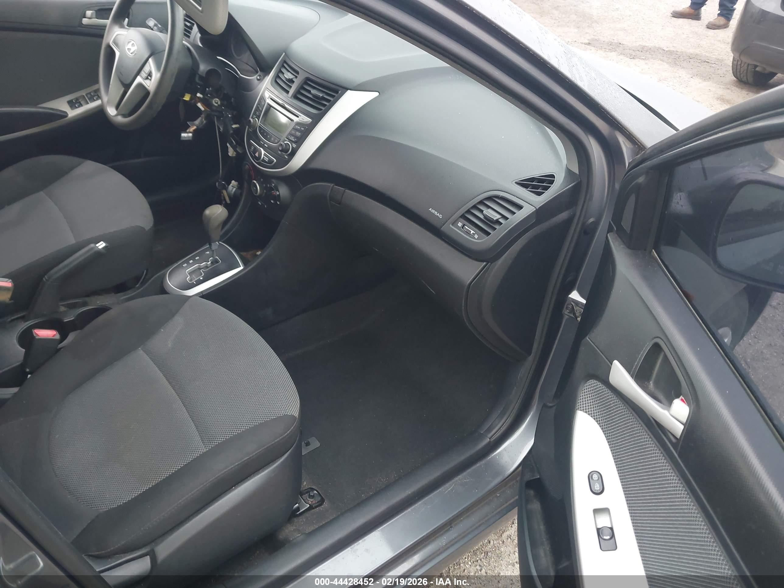 HYUNDAI ACCENT image 5