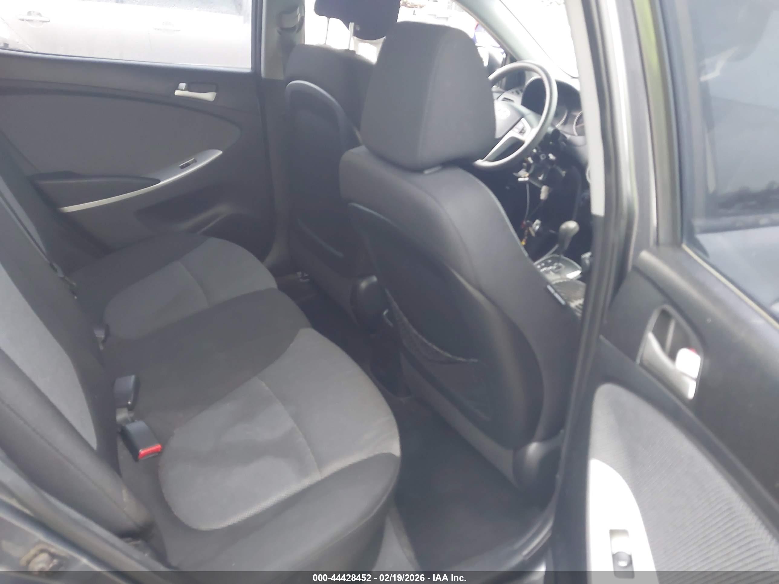 HYUNDAI ACCENT image 8
