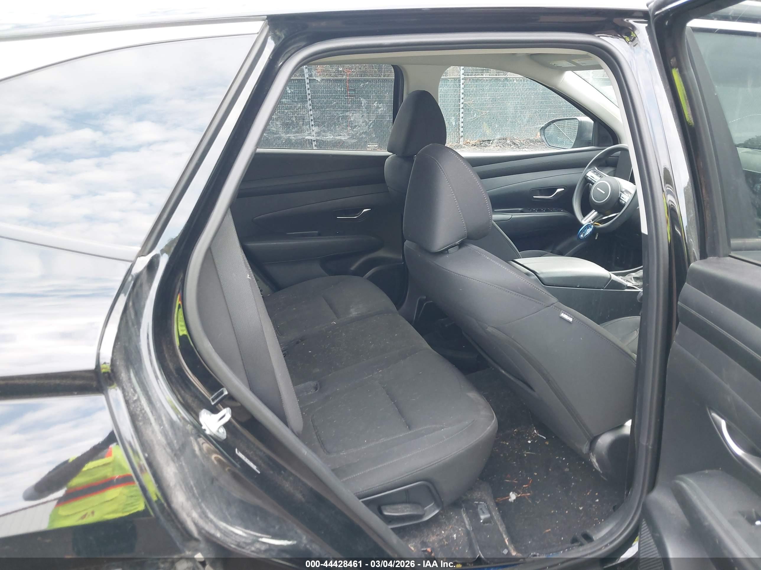 HYUNDAI TUCSON image 8