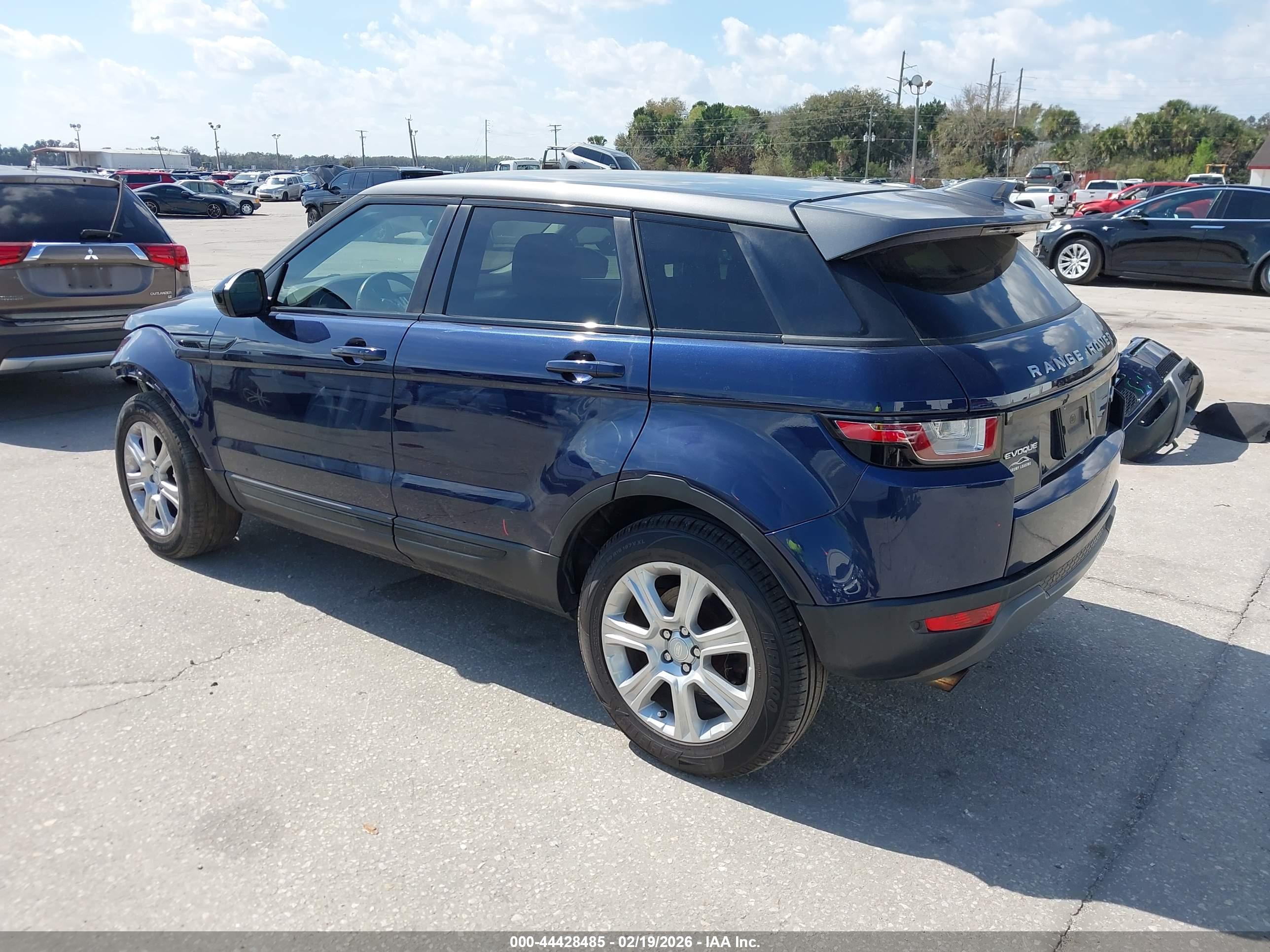 LAND ROVER image 3