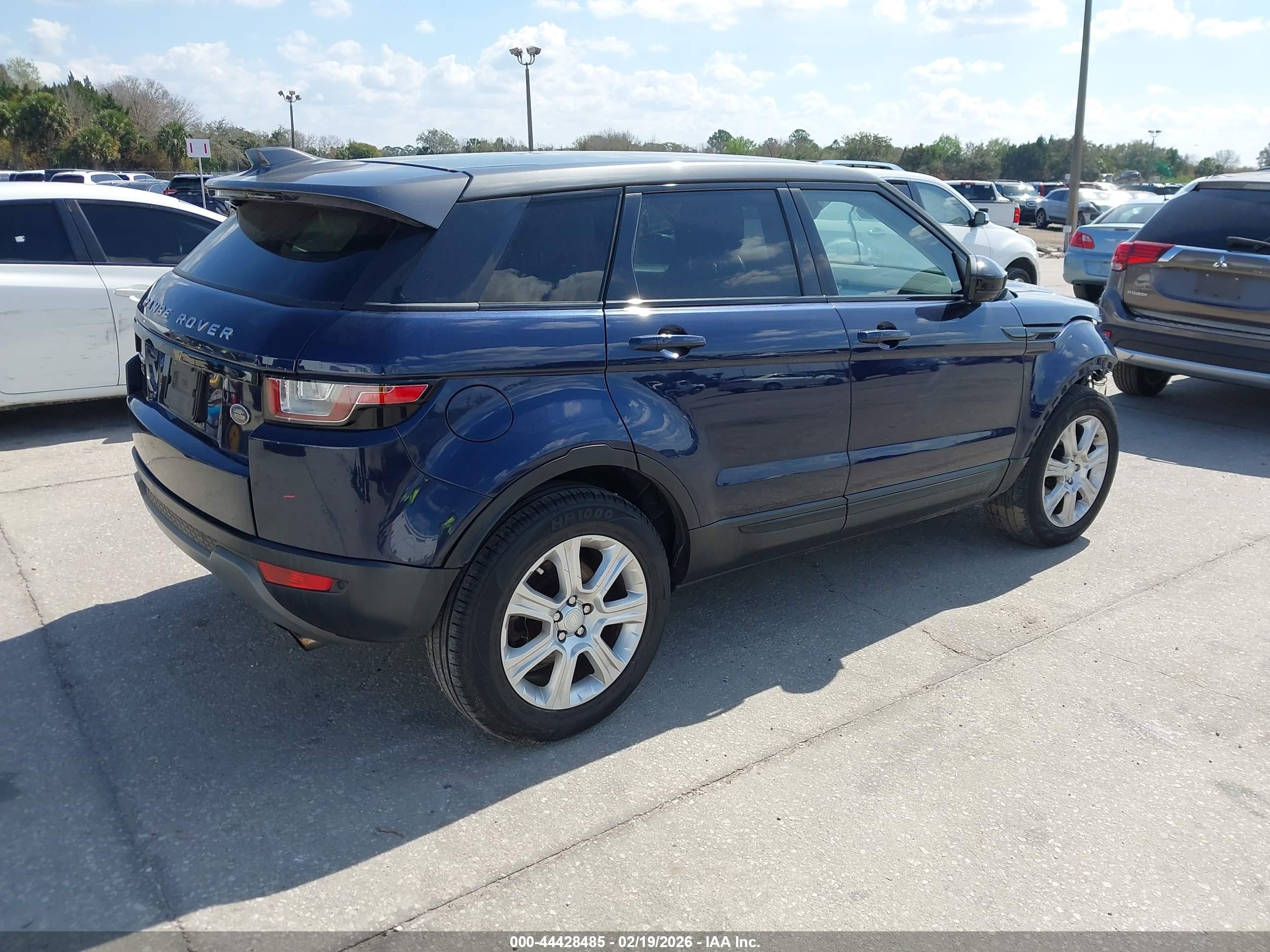 LAND ROVER image 4