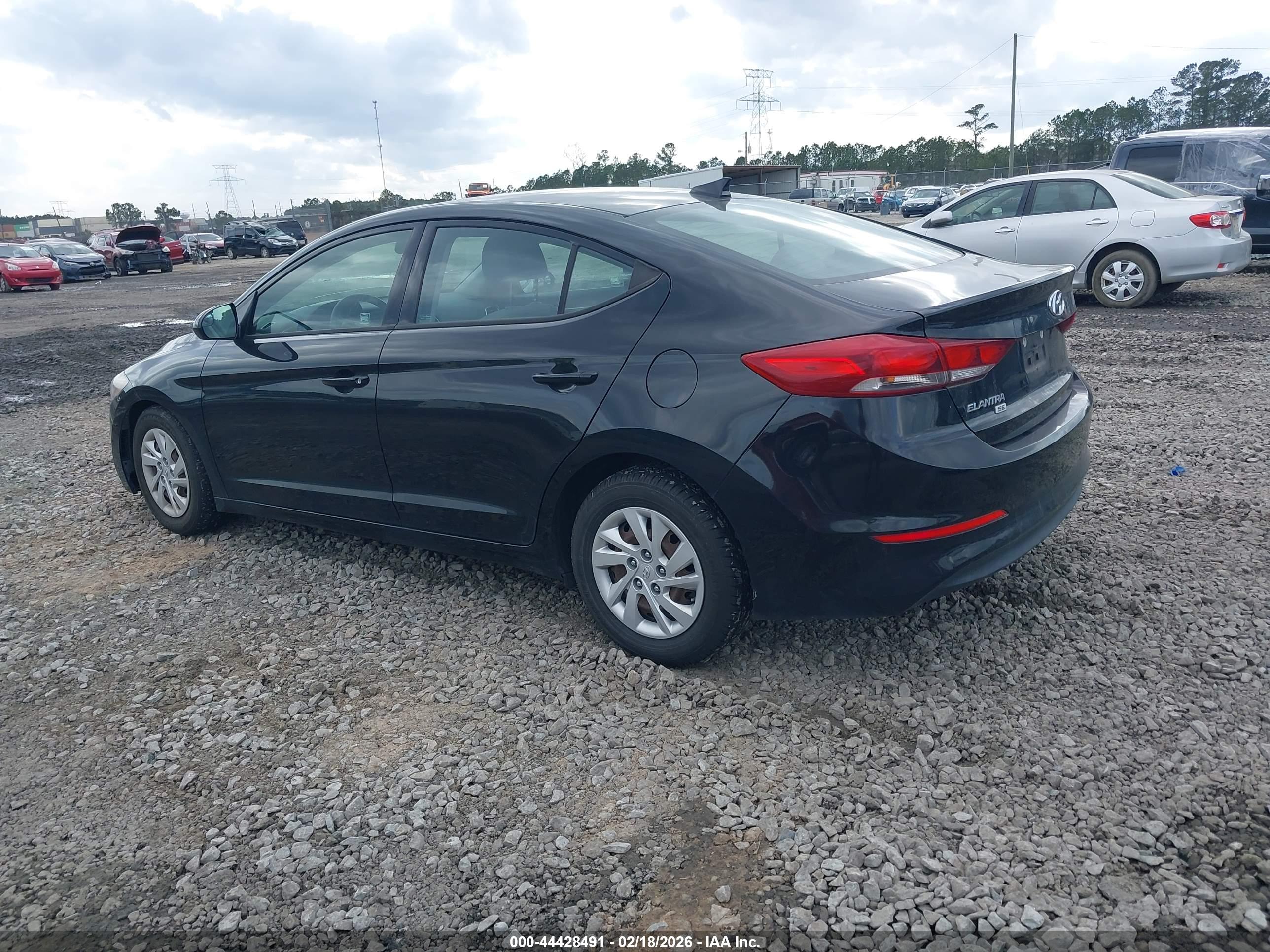 HYUNDAI ELANTRA image 3