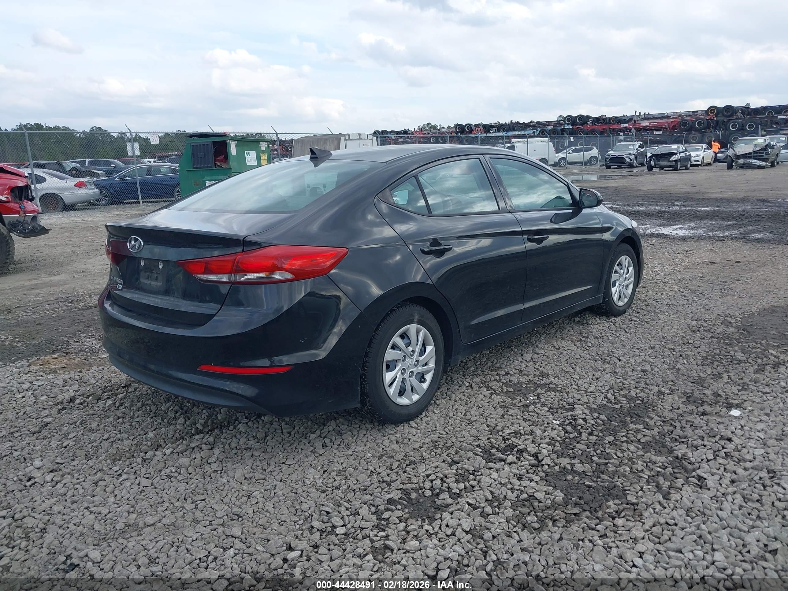 HYUNDAI ELANTRA image 4