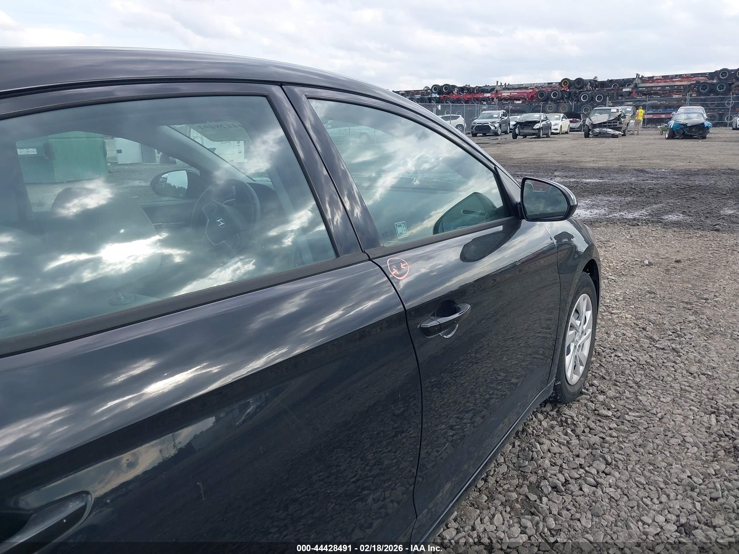 HYUNDAI ELANTRA image 6