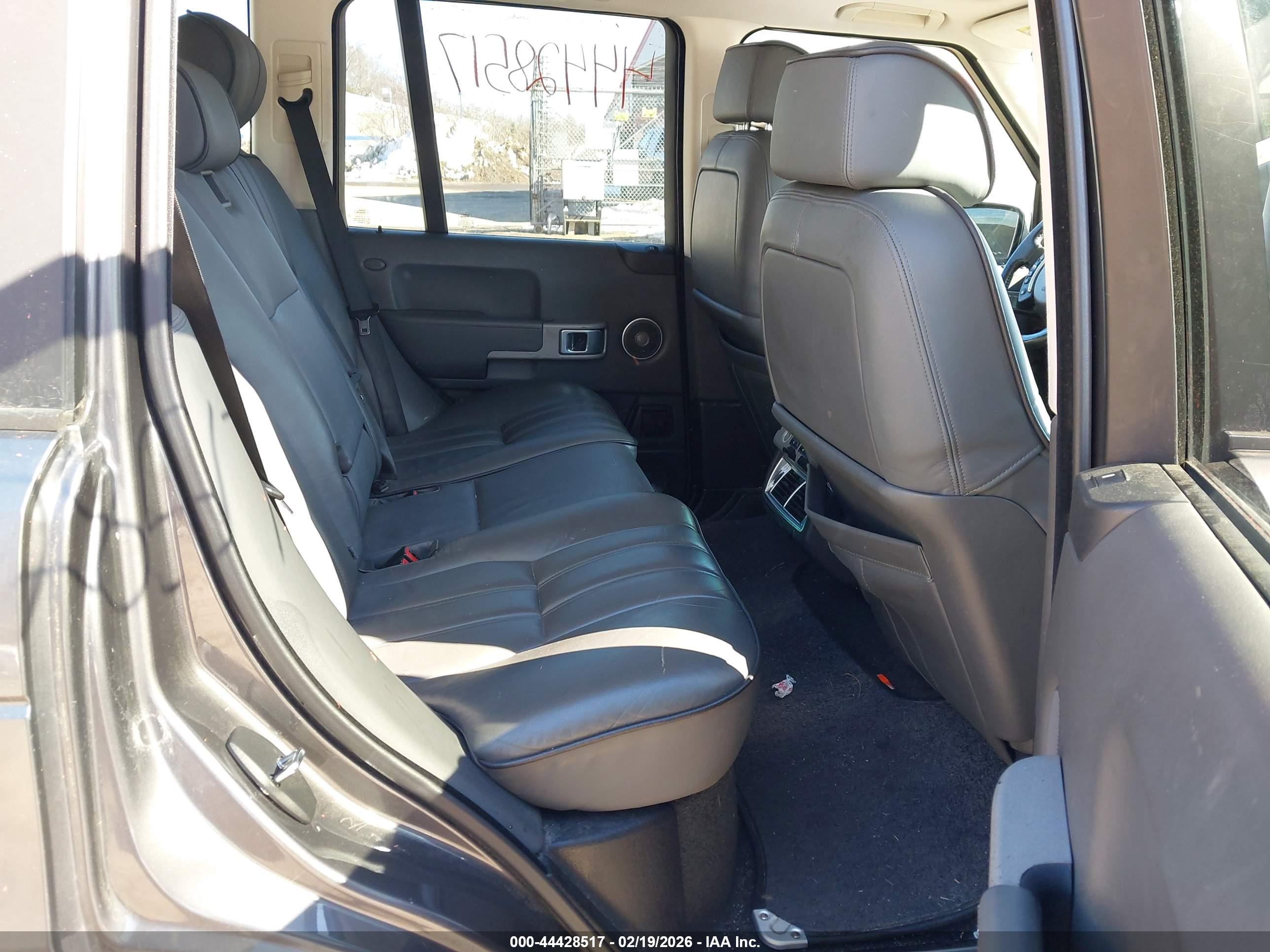 LAND ROVER image 8