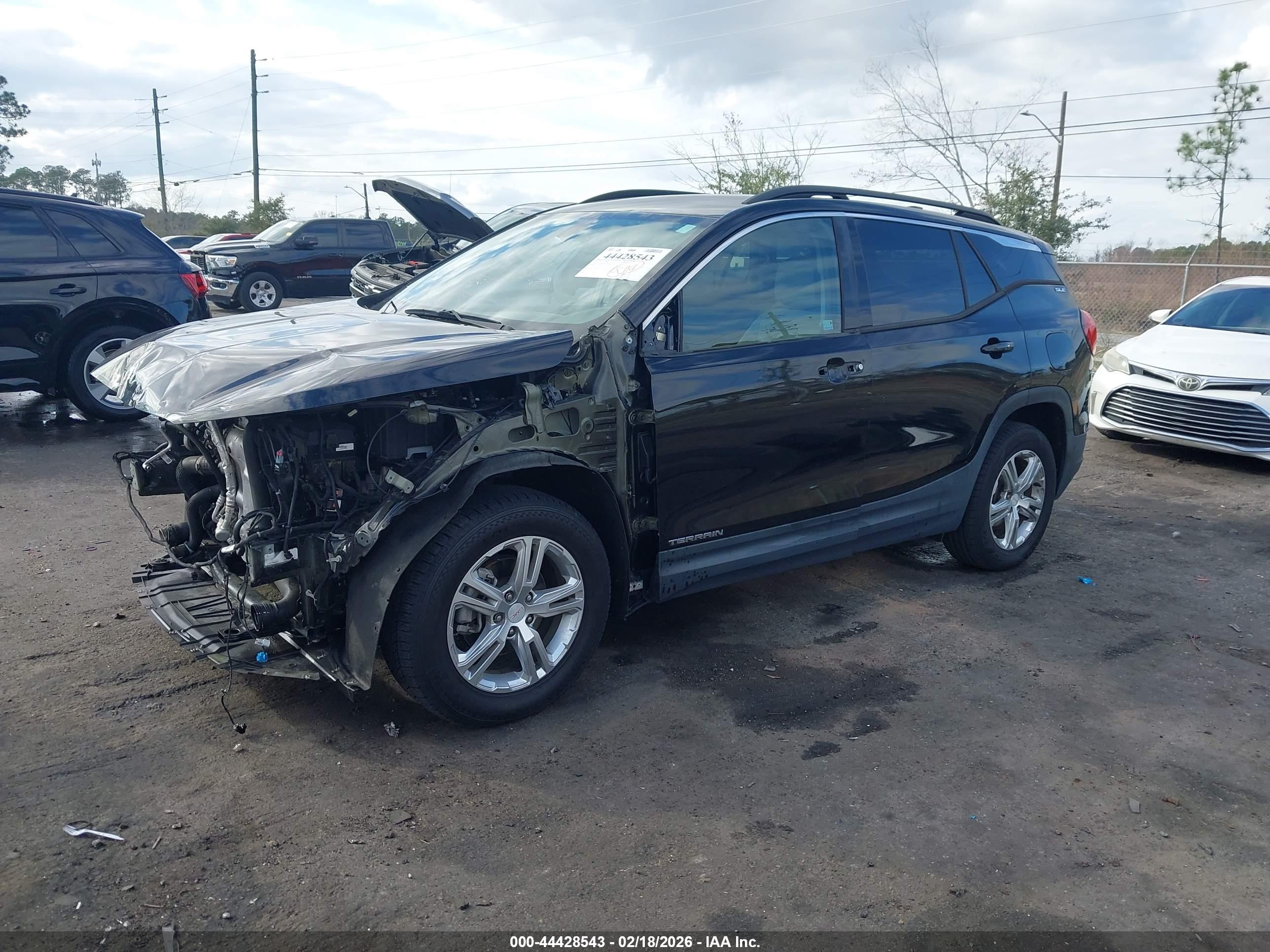 GMC TERRAIN image 2