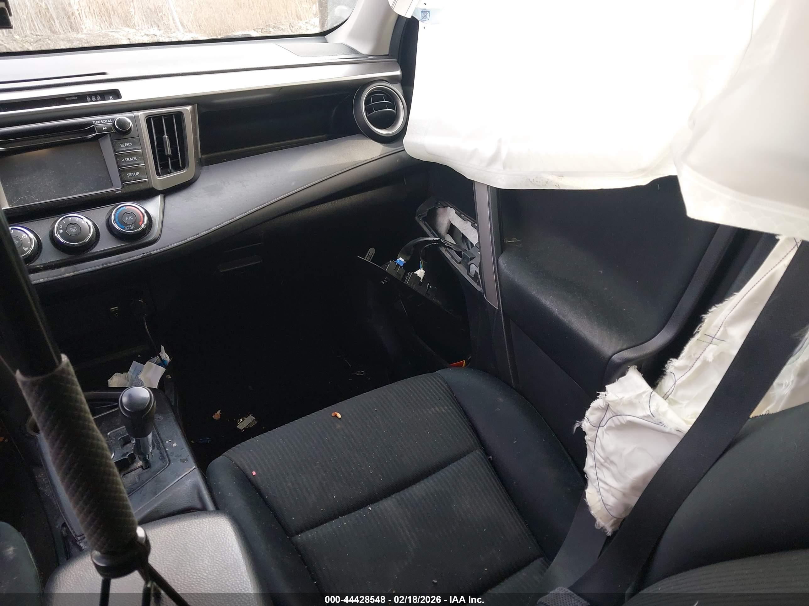 TOYOTA RAV4 image 5