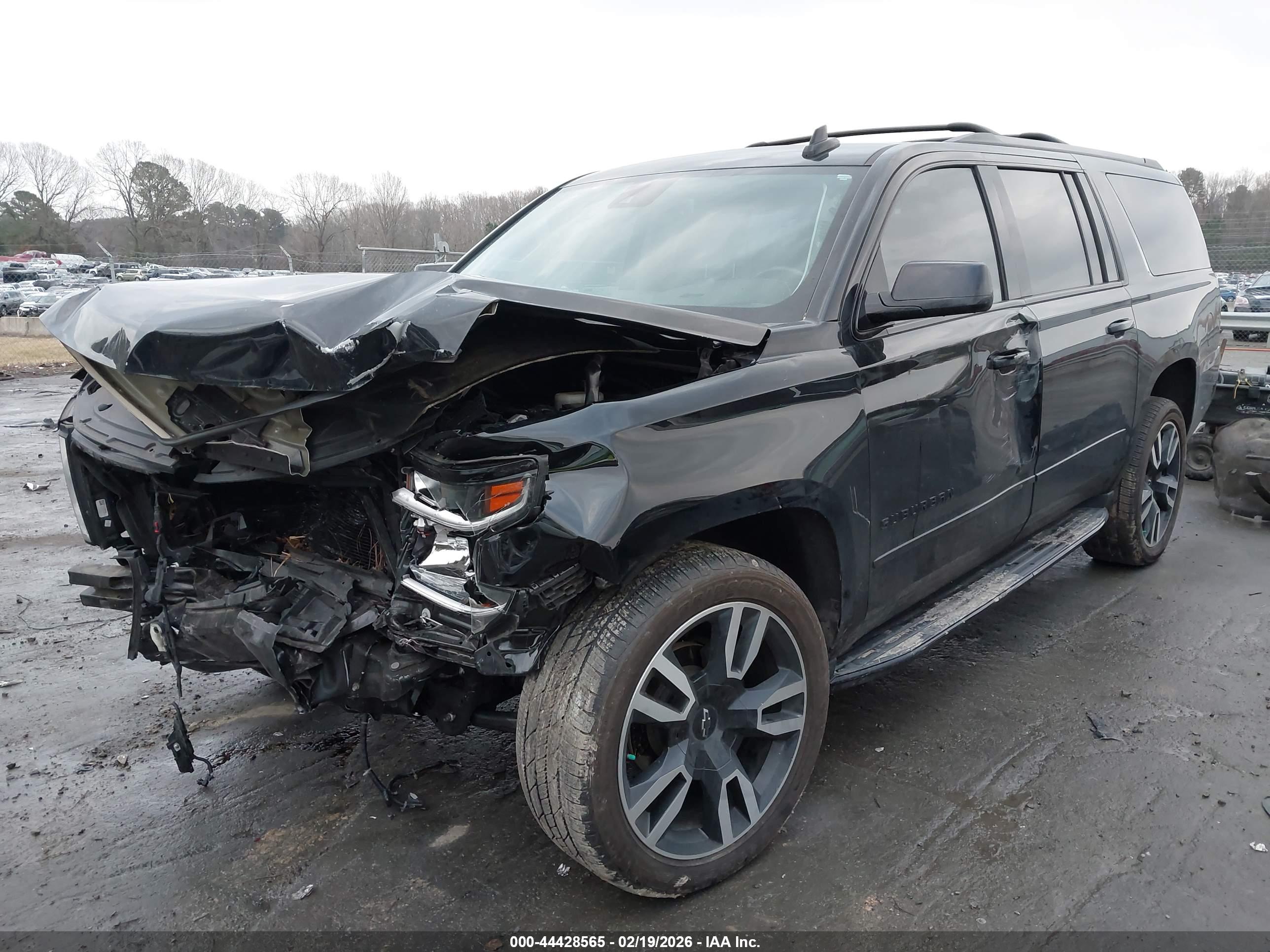 CHEVROLET SUBURBAN image 2